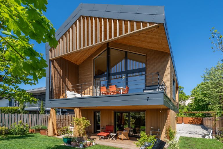luxury house 9 Rooms for sale on THONON LES BAINS (74200)