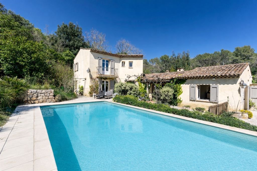 luxury villa 5 Rooms for sale on ROQUEFORT LES PINS (06330)