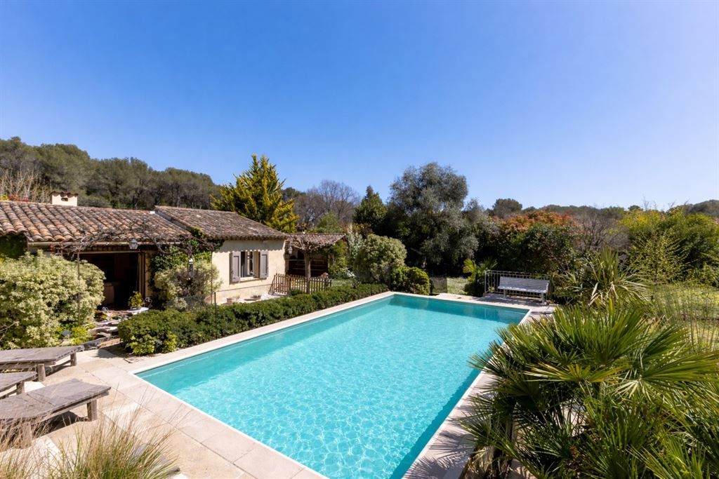 luxury villa 5 Rooms for sale on ROQUEFORT LES PINS (06330)