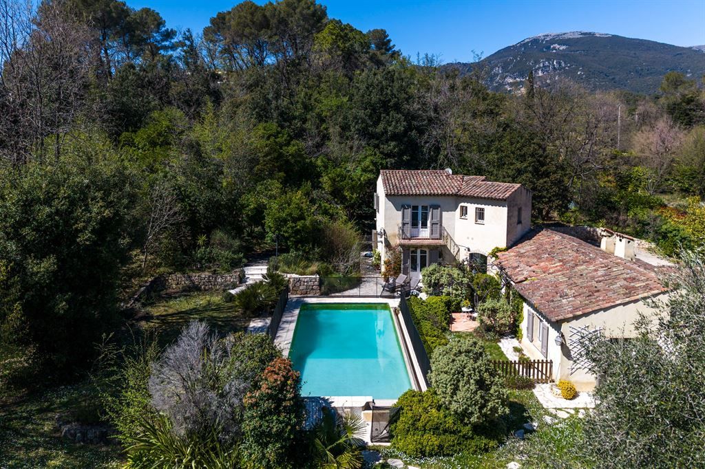 luxury villa 5 Rooms for sale on ROQUEFORT LES PINS (06330)