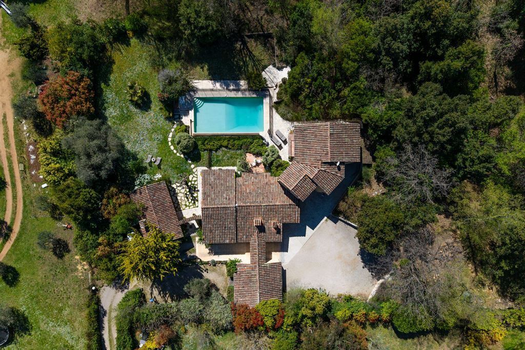 luxury villa 5 Rooms for sale on ROQUEFORT LES PINS (06330)