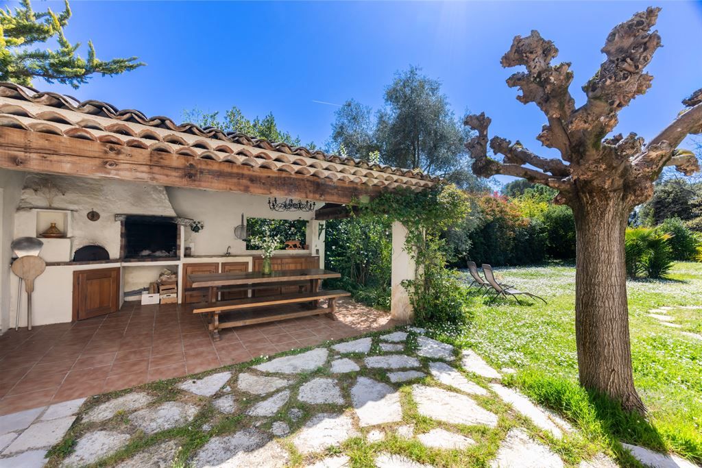 luxury villa 5 Rooms for sale on ROQUEFORT LES PINS (06330)