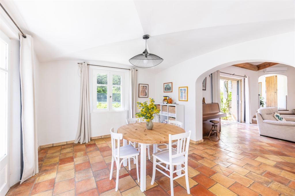 luxury villa 5 Rooms for sale on ROQUEFORT LES PINS (06330)