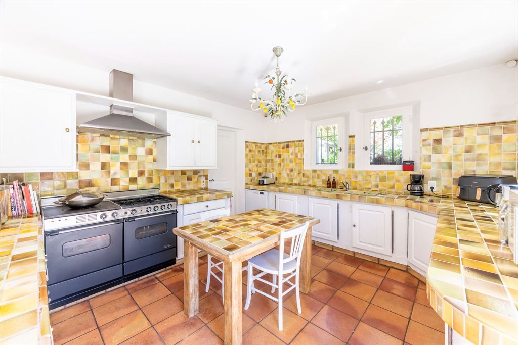 luxury villa 5 Rooms for sale on ROQUEFORT LES PINS (06330)