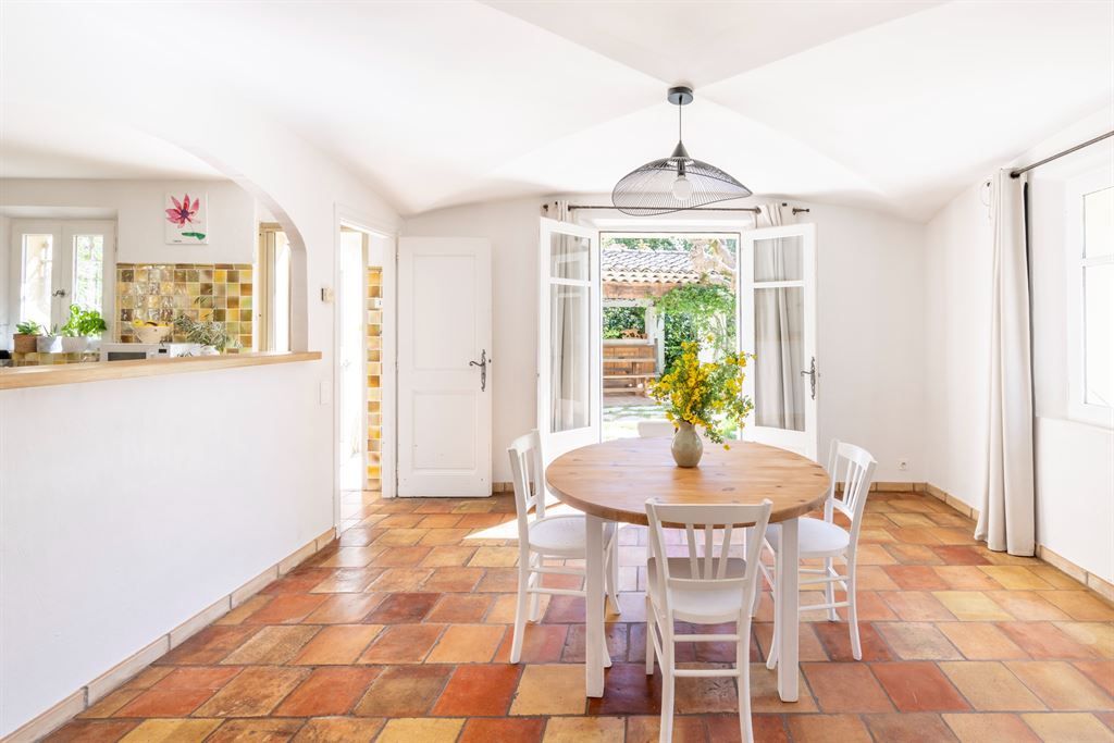 luxury villa 5 Rooms for sale on ROQUEFORT LES PINS (06330)