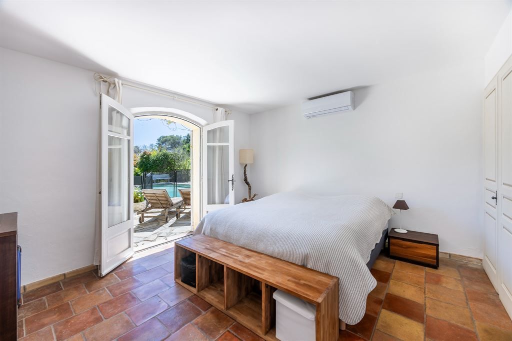 luxury villa 5 Rooms for sale on ROQUEFORT LES PINS (06330)