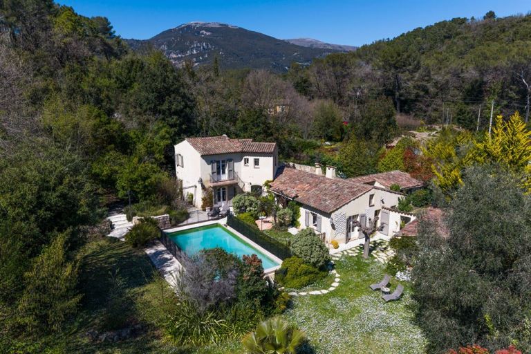 luxury villa 5 Rooms for sale on ROQUEFORT LES PINS (06330)