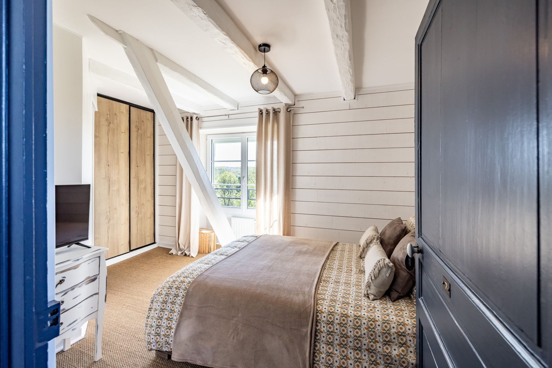 luxury house 10 Rooms for sale on BRANTOME (24310)