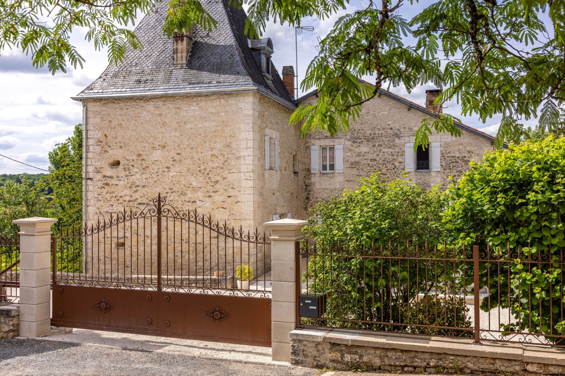 luxury house 10 Rooms for sale on BRANTOME EN PERIGORD (24310)