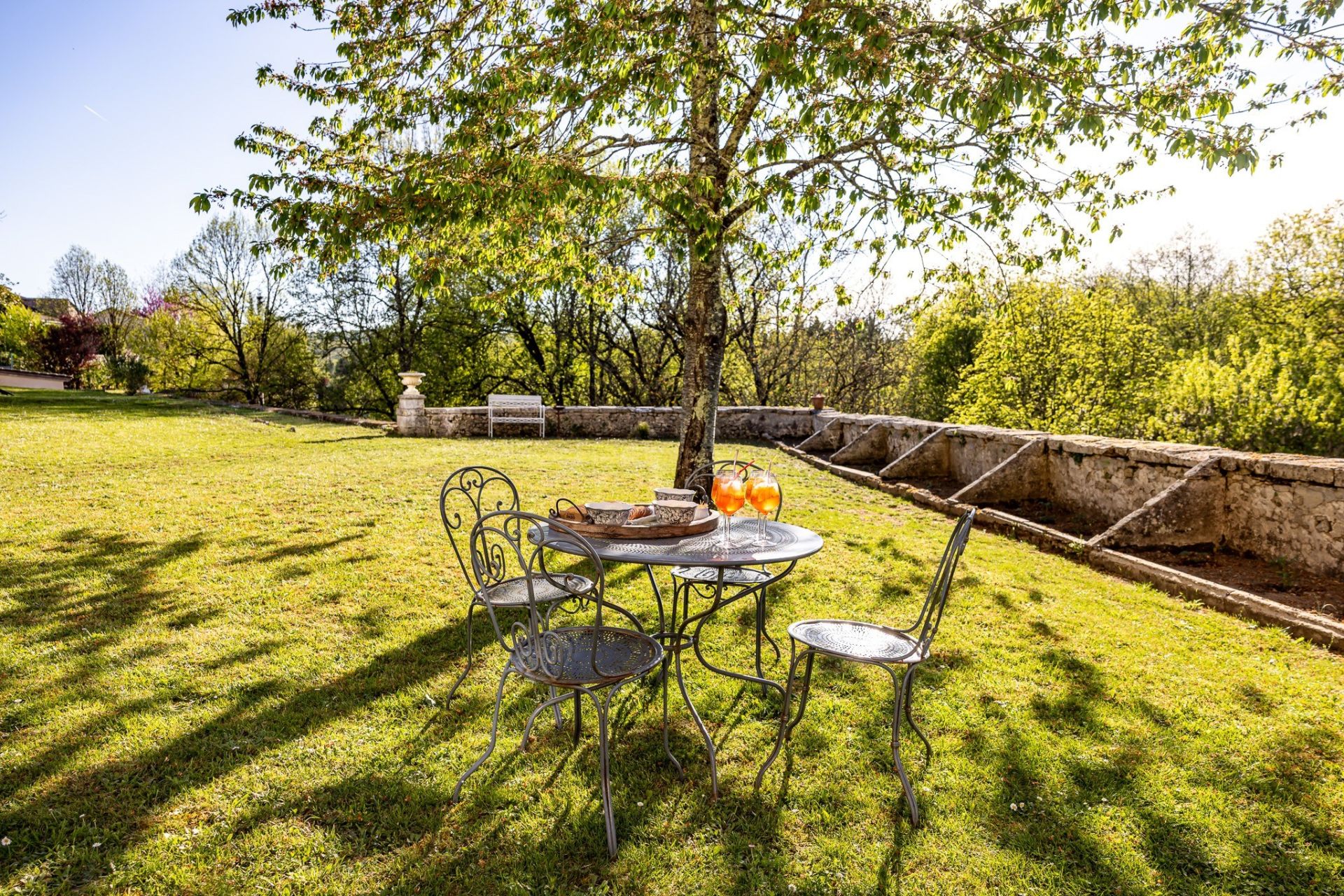 luxury house 10 Rooms for sale on BRANTOME (24310)