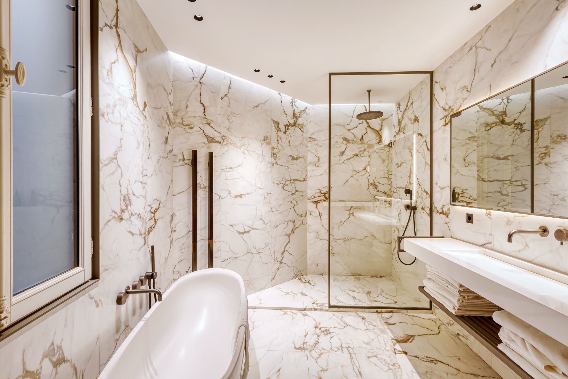 luxury apartment 4 Rooms for sale on PARIS (75007)