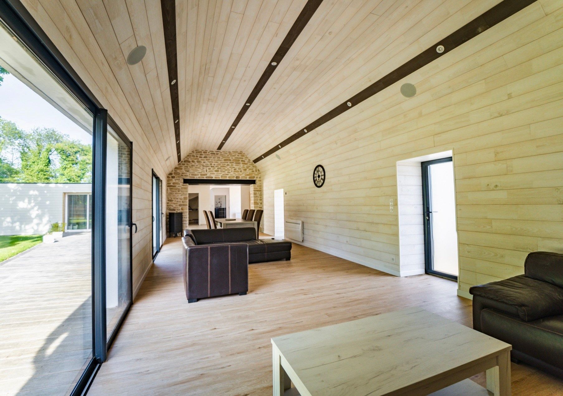 luxury house 17 Rooms for sale on PLOMEUR (29120)