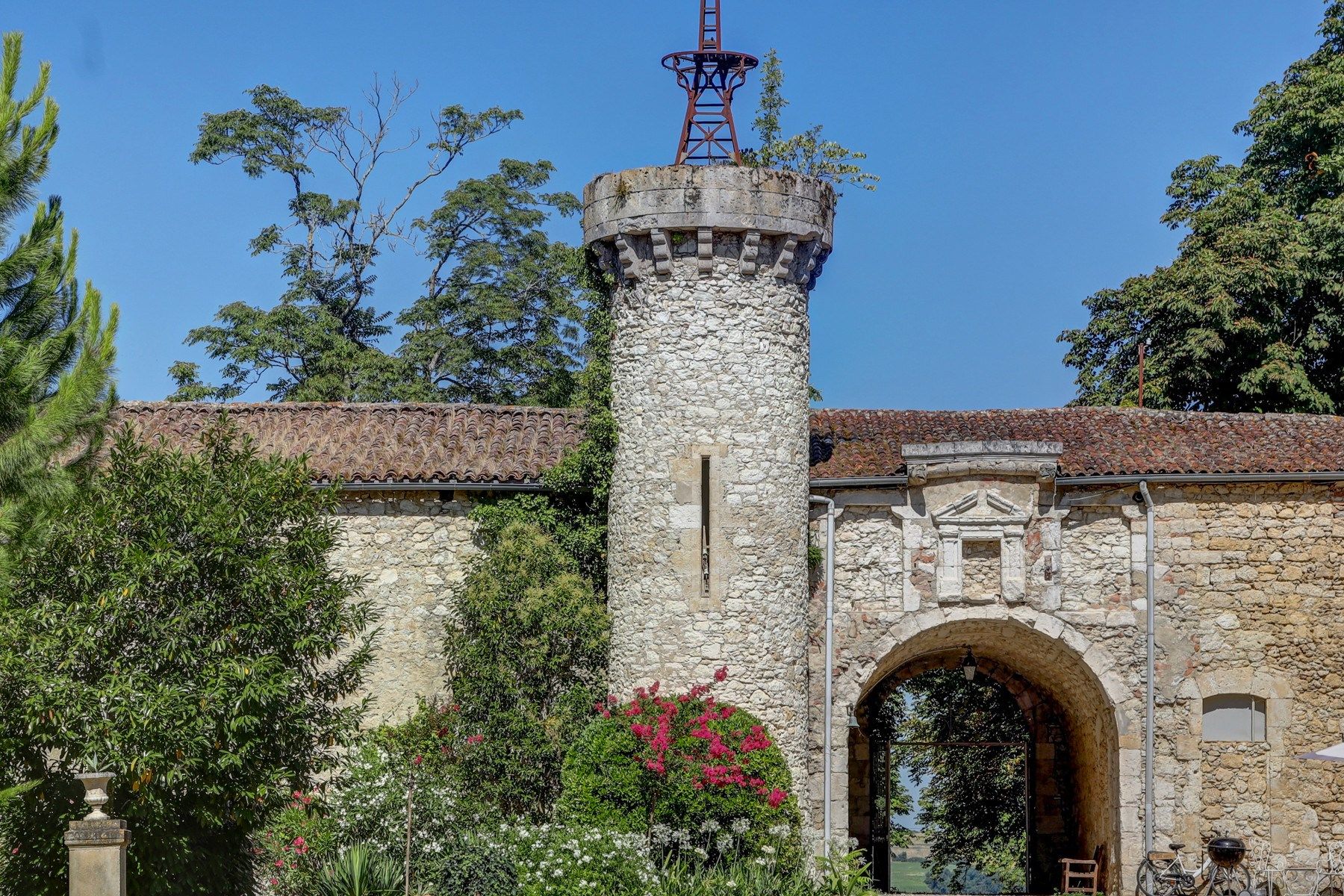 castle 30 Rooms for sale on LECTOURE (32700)