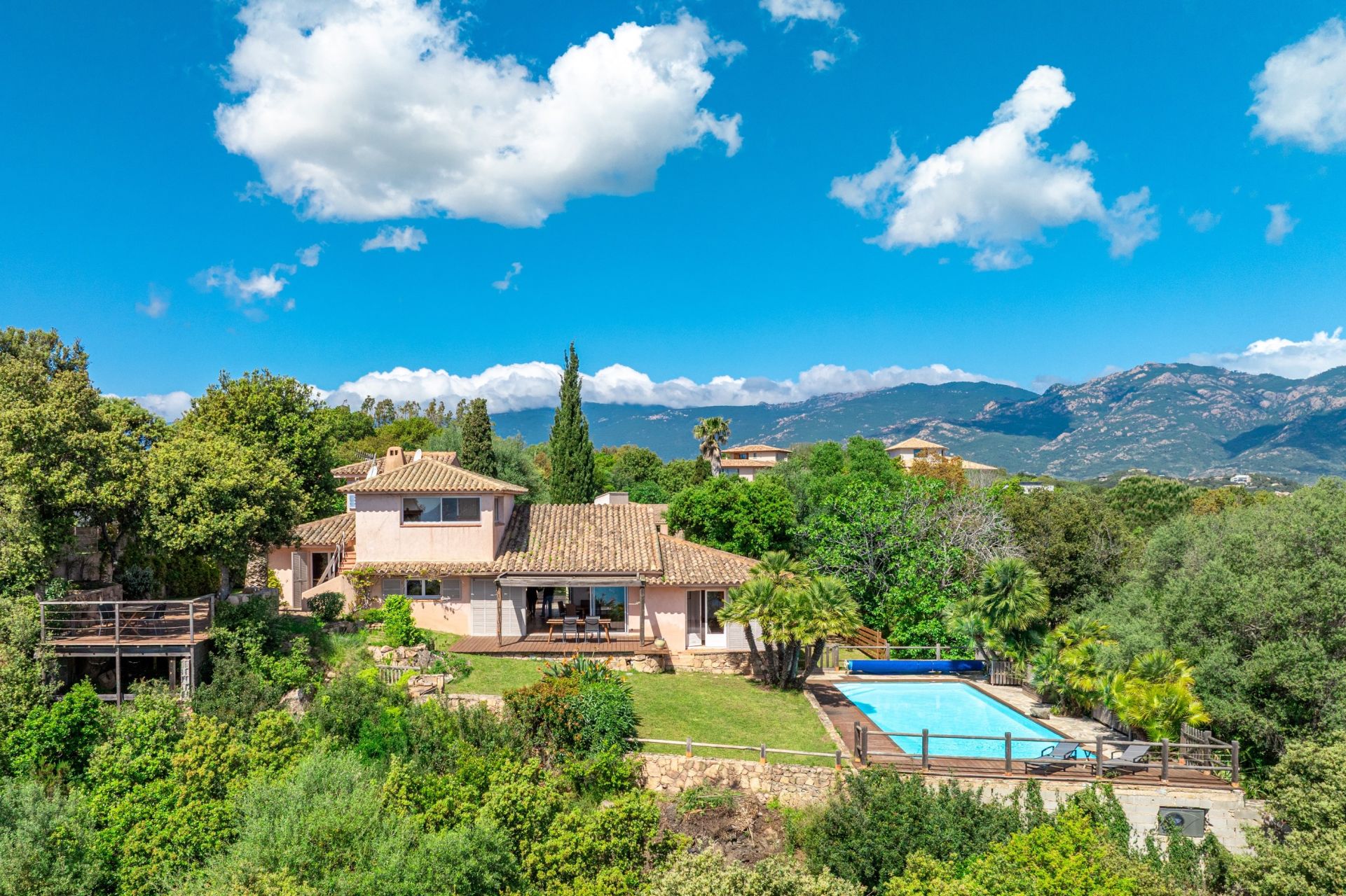 luxury villa 7 Rooms for sale on PORTO VECCHIO (20137)