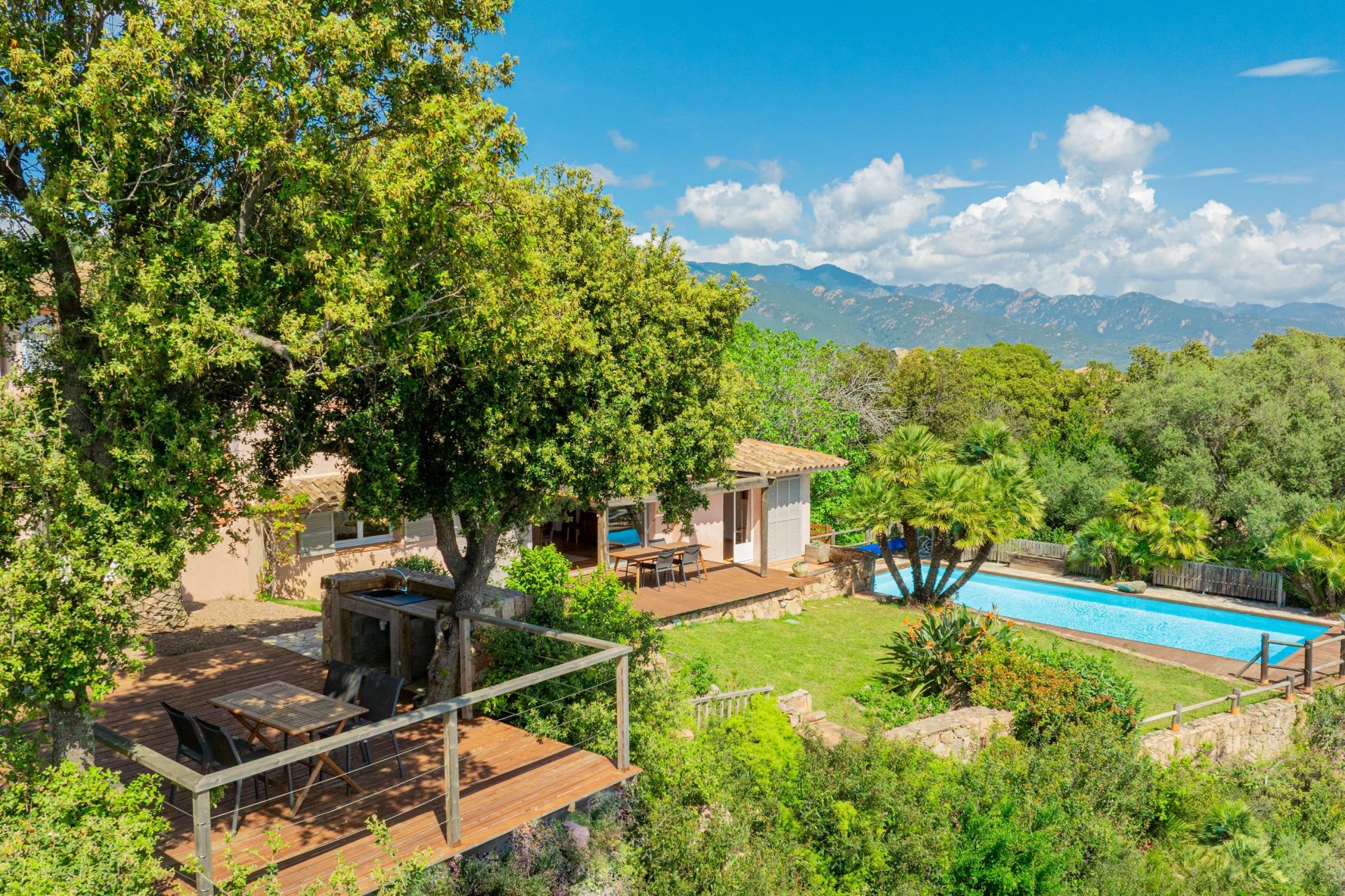 luxury villa 7 Rooms for sale on PORTO VECCHIO (20137)