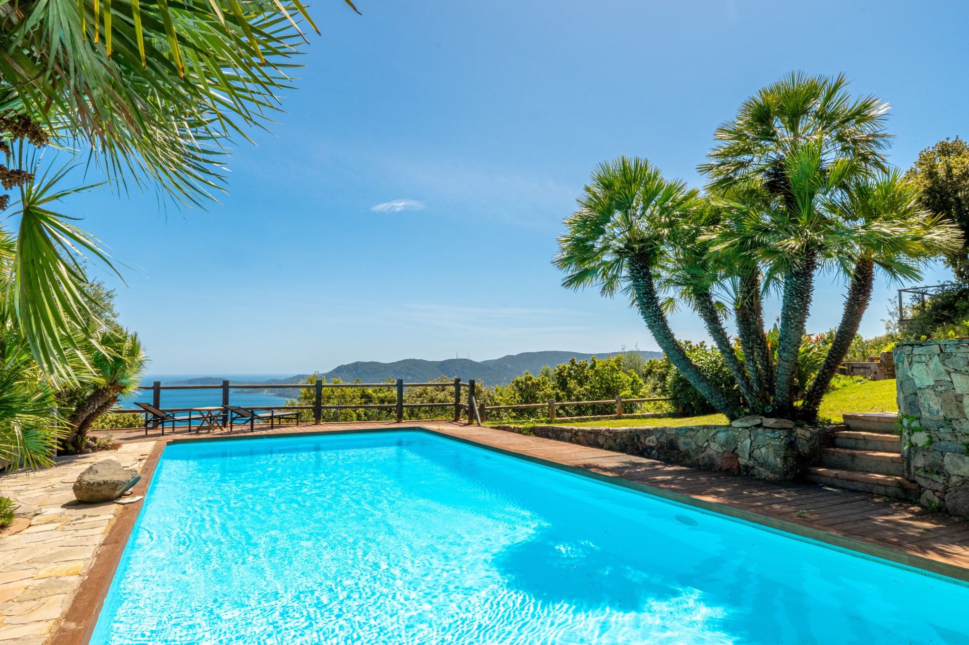 luxury villa 7 Rooms for sale on PORTO VECCHIO (20137)