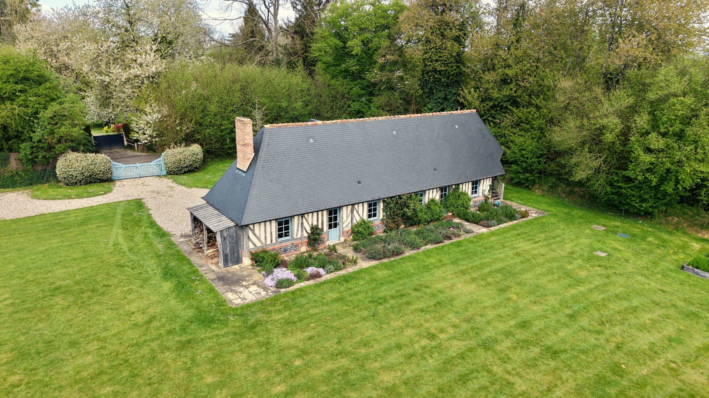 maison de luxe 10 Pièces en vente sur MORAINVILLE JOUVEAUX (27260)