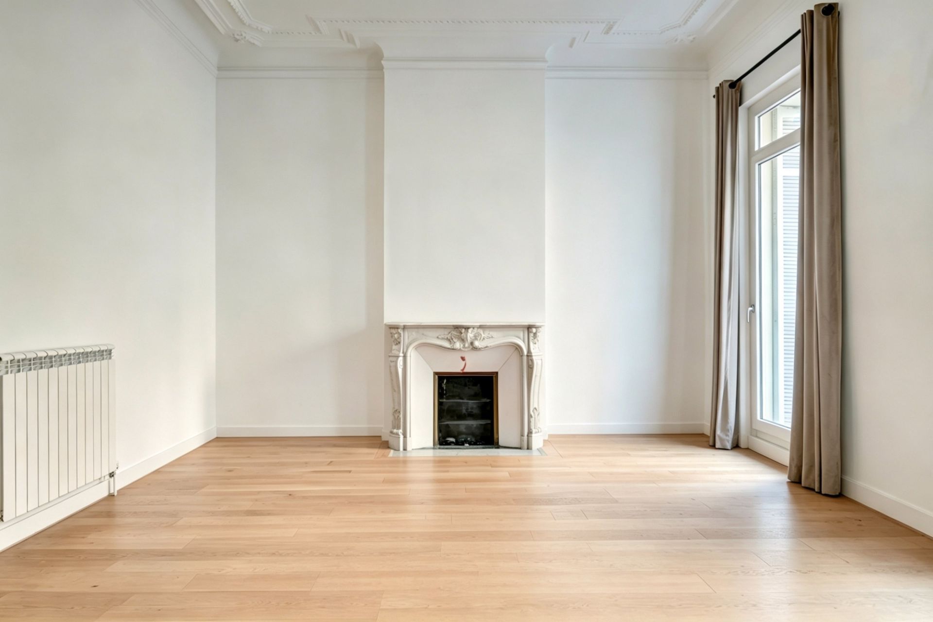 luxury apartment 5 Rooms for sale on MARSEILLE (13008)