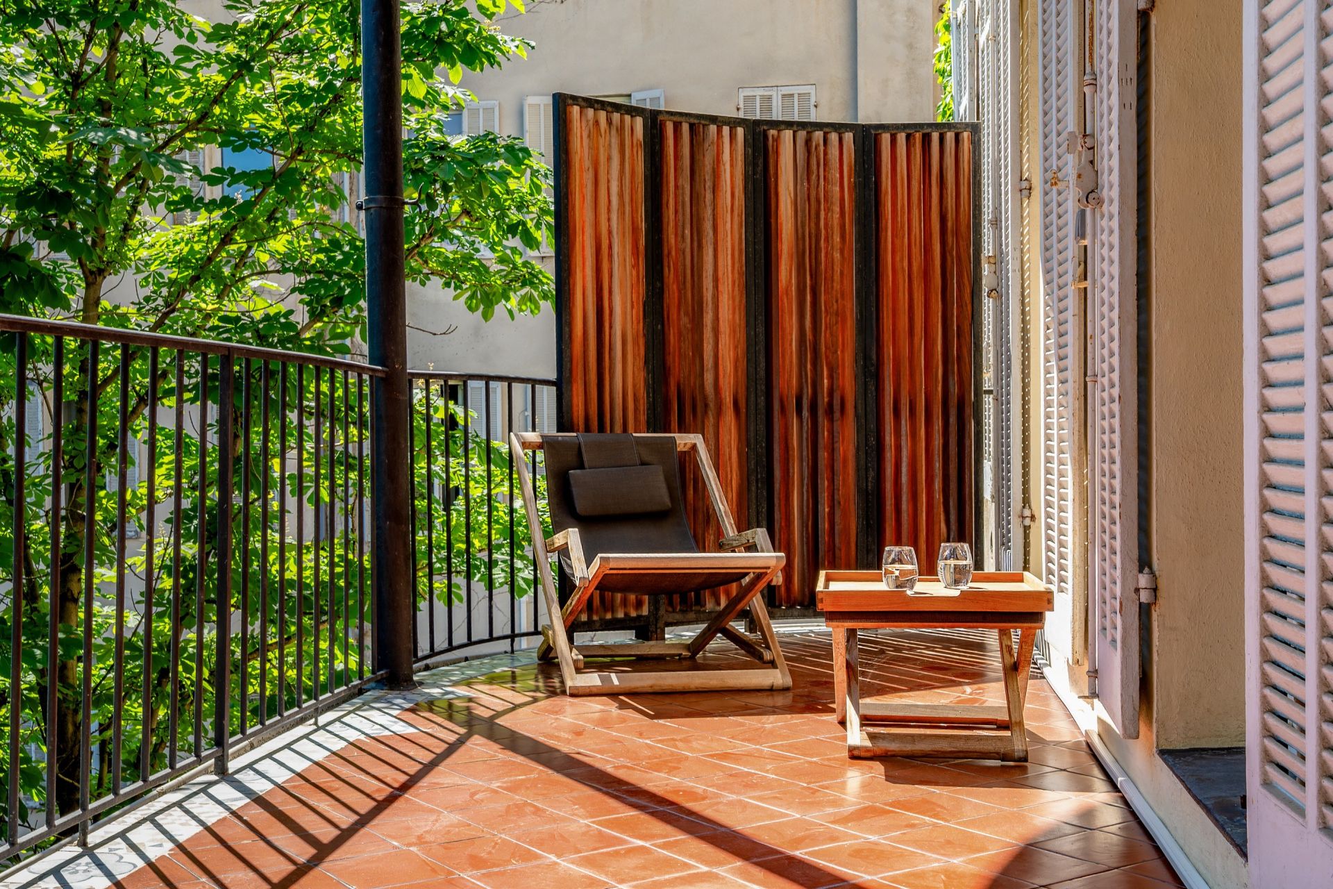 luxury apartment 5 Rooms for sale on MARSEILLE (13008)