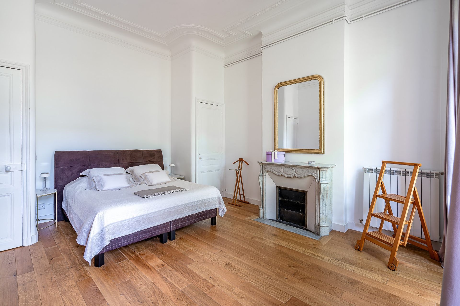 luxury apartment 5 Rooms for sale on MARSEILLE (13008)