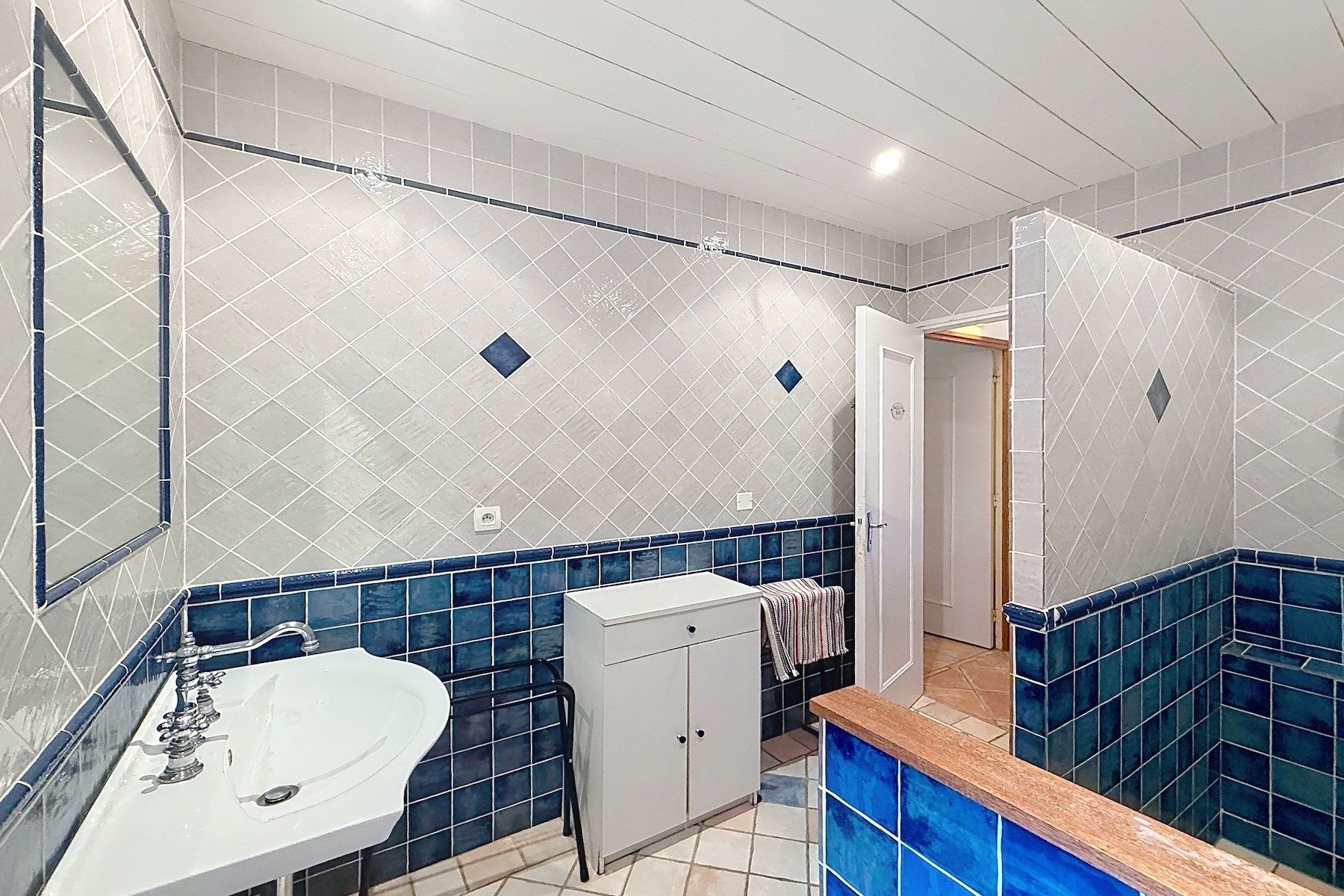 mas 33 Rooms for sale on ANDUZE (30140)