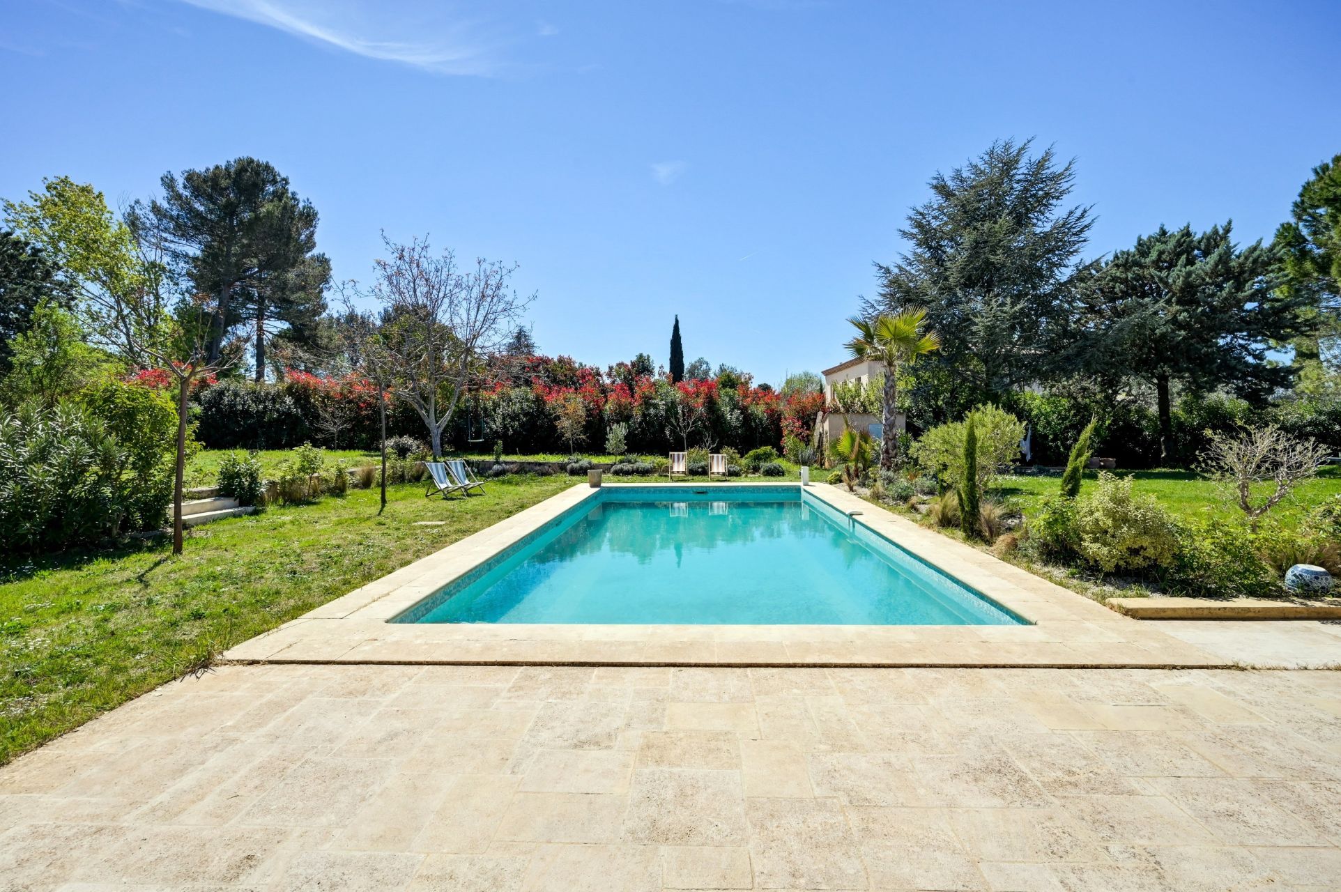 luxury house 7 Rooms for sale on LUYNES (13080)