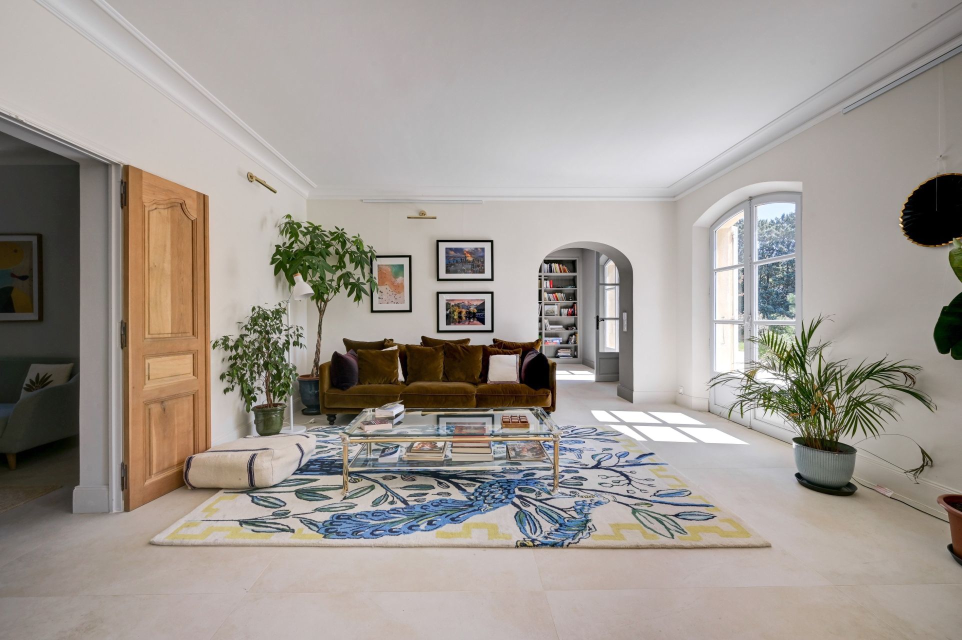 luxury house 7 Rooms for sale on LUYNES (13080)