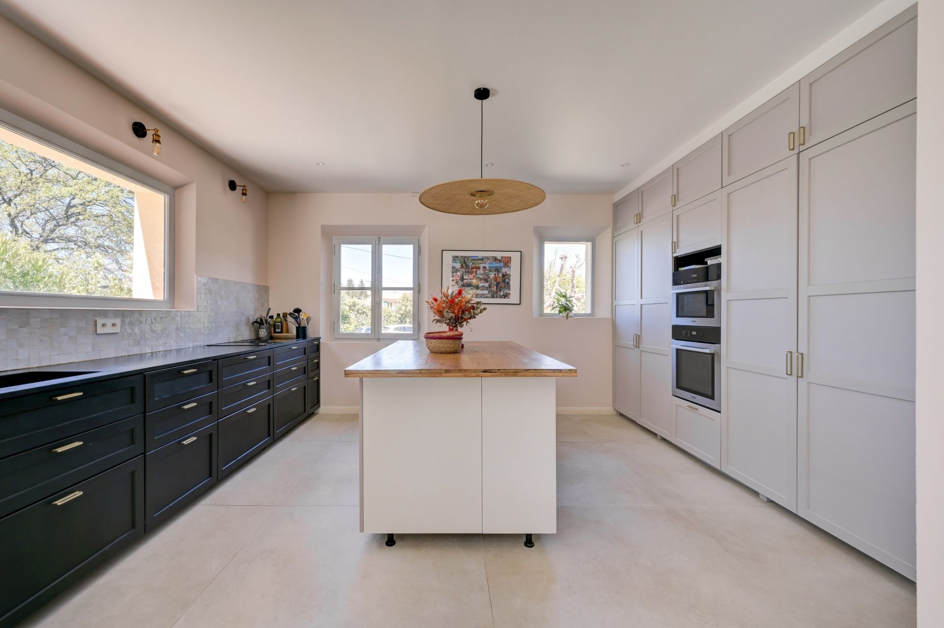 luxury house 7 Rooms for sale on LUYNES (13080)