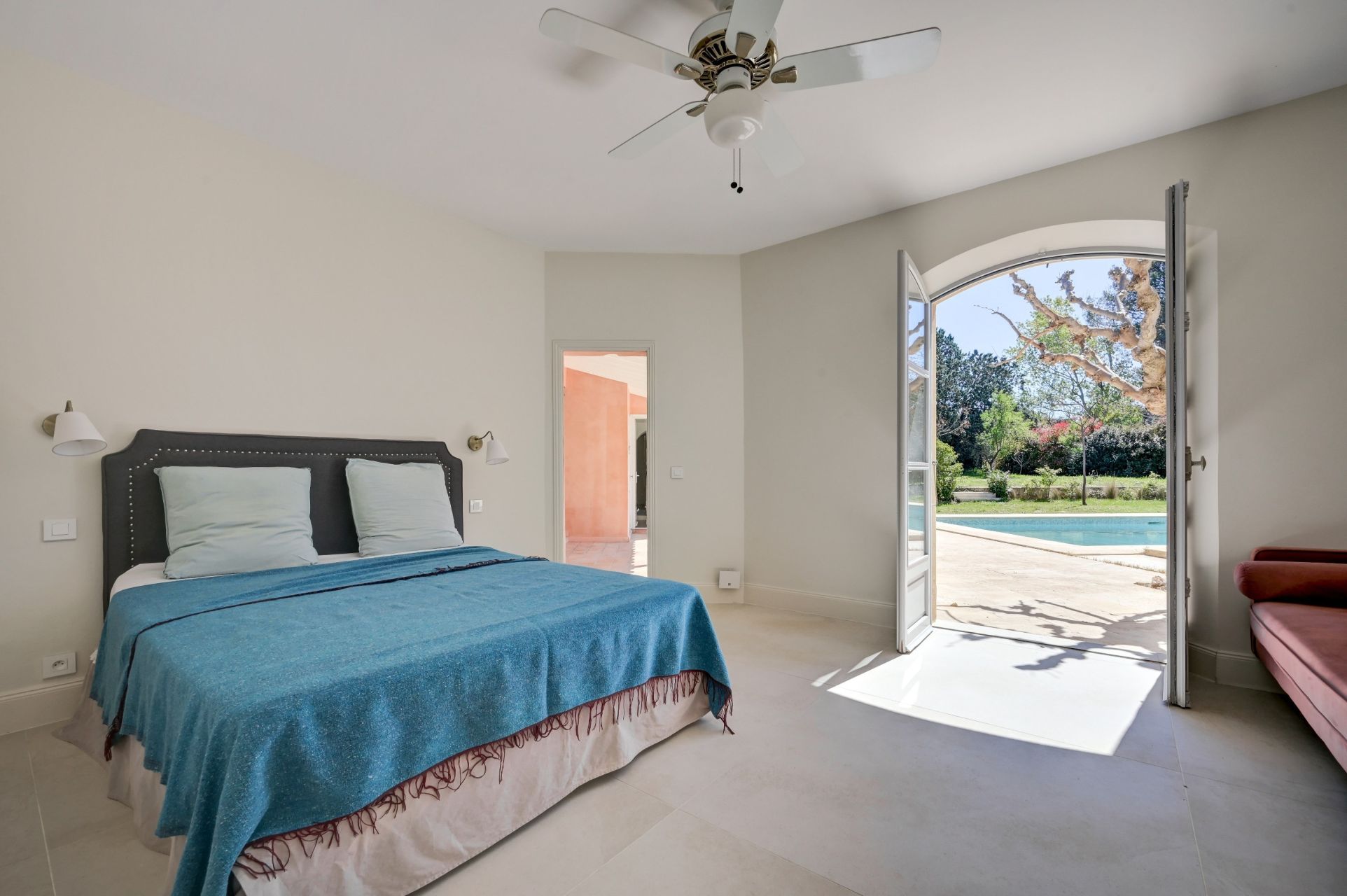 luxury house 7 Rooms for sale on LUYNES (13080)