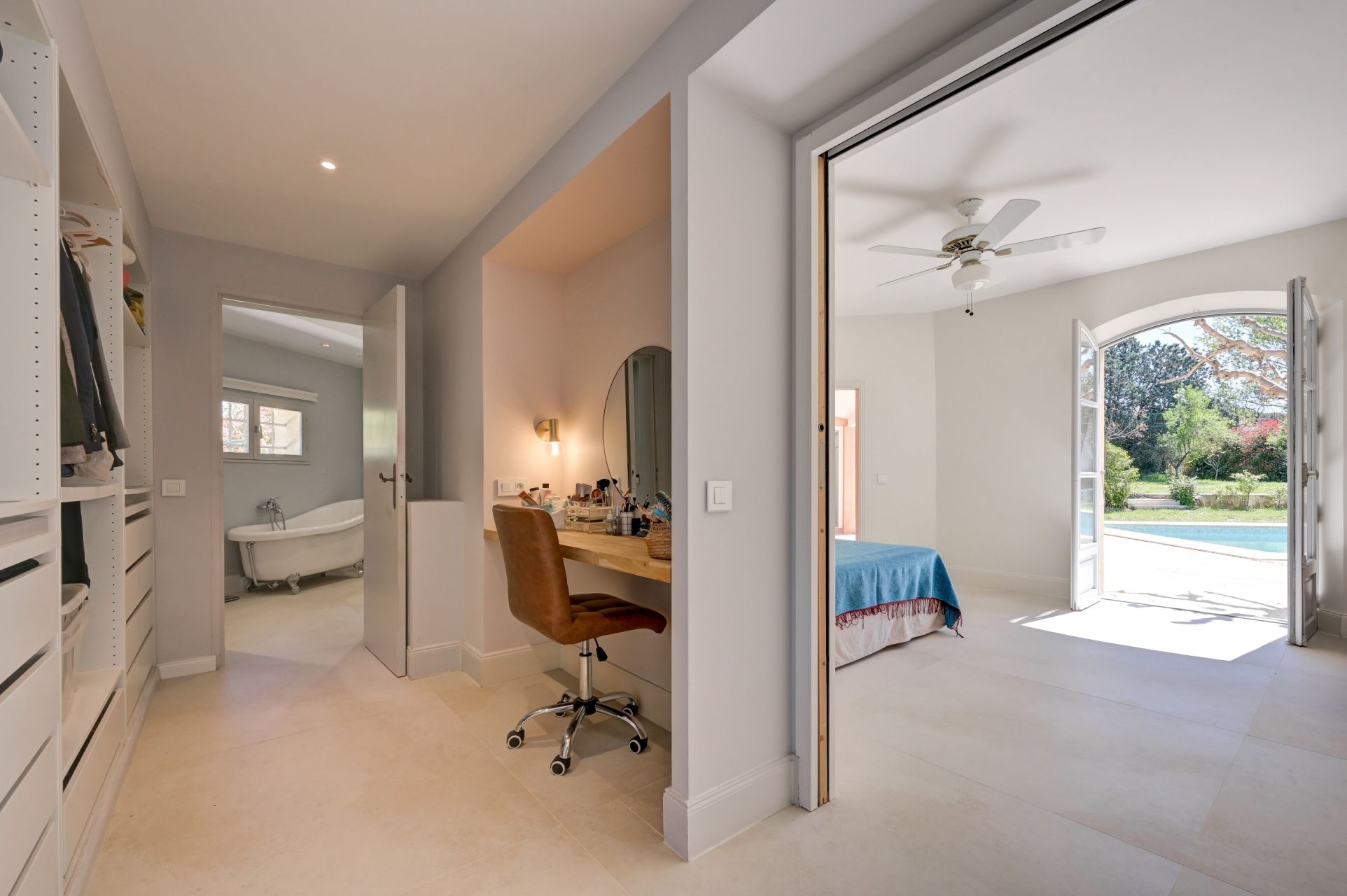 luxury house 7 Rooms for sale on LUYNES (13080)