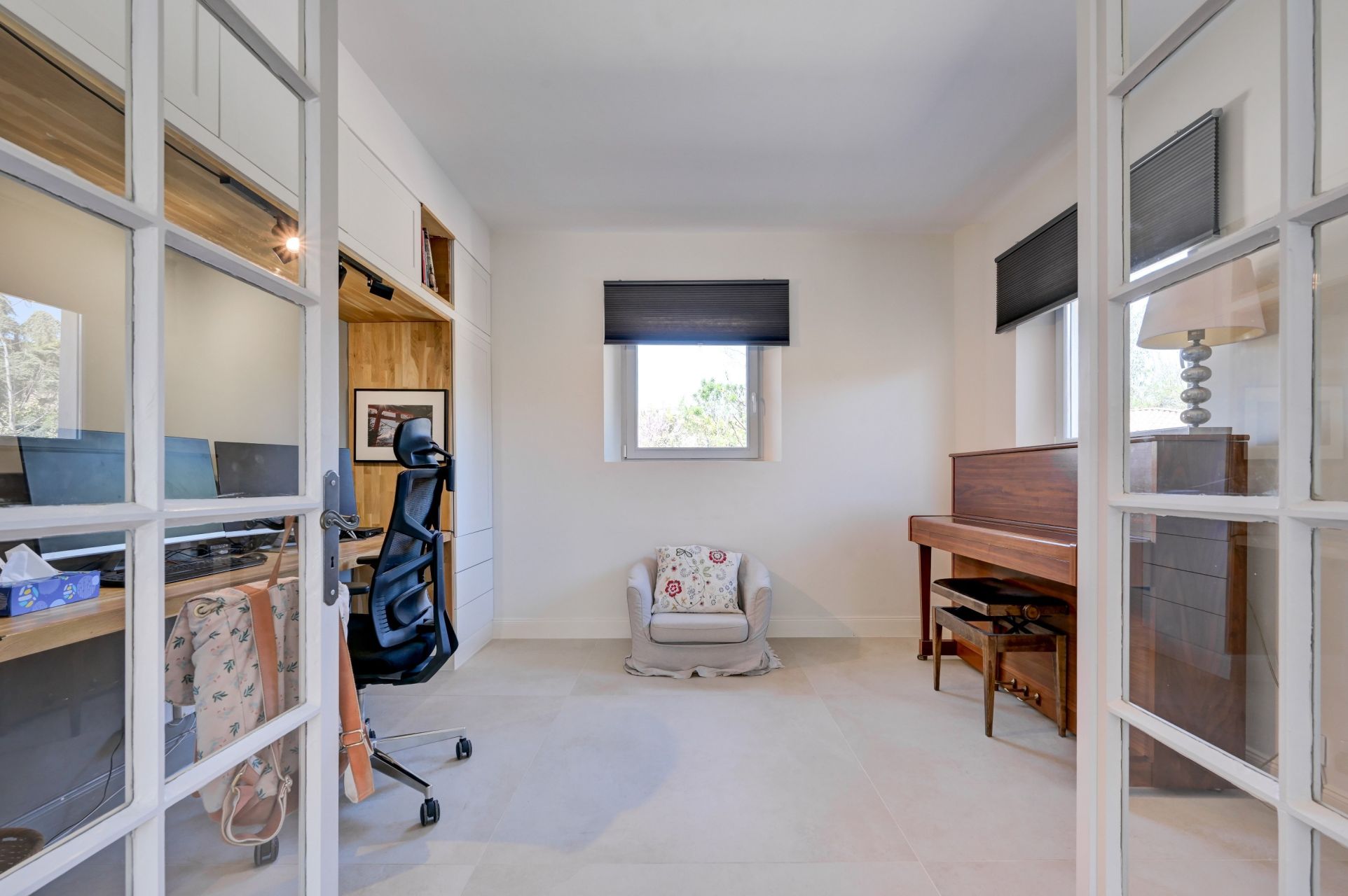 luxury house 7 Rooms for sale on LUYNES (13080)