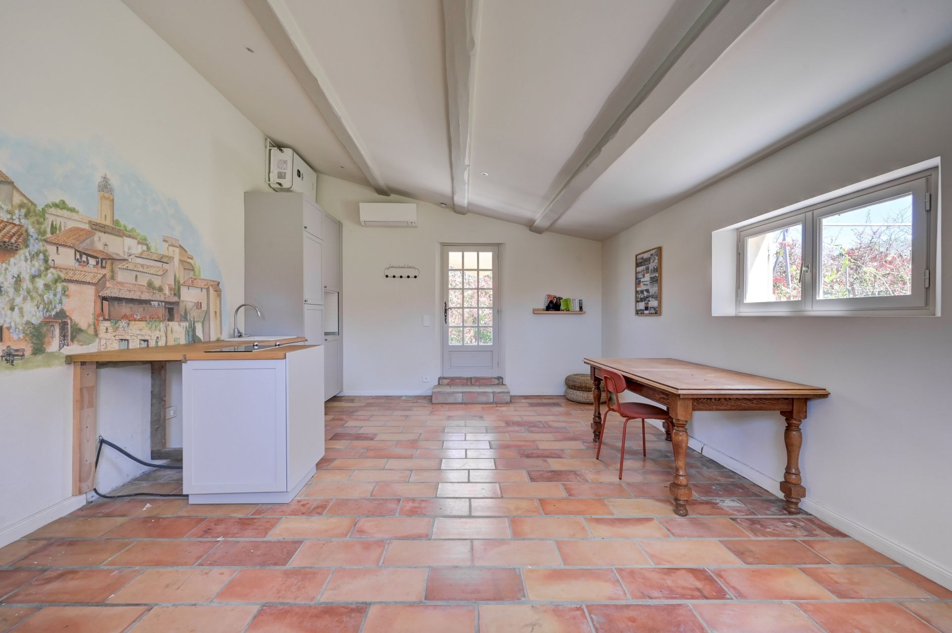 luxury house 7 Rooms for sale on LUYNES (13080)