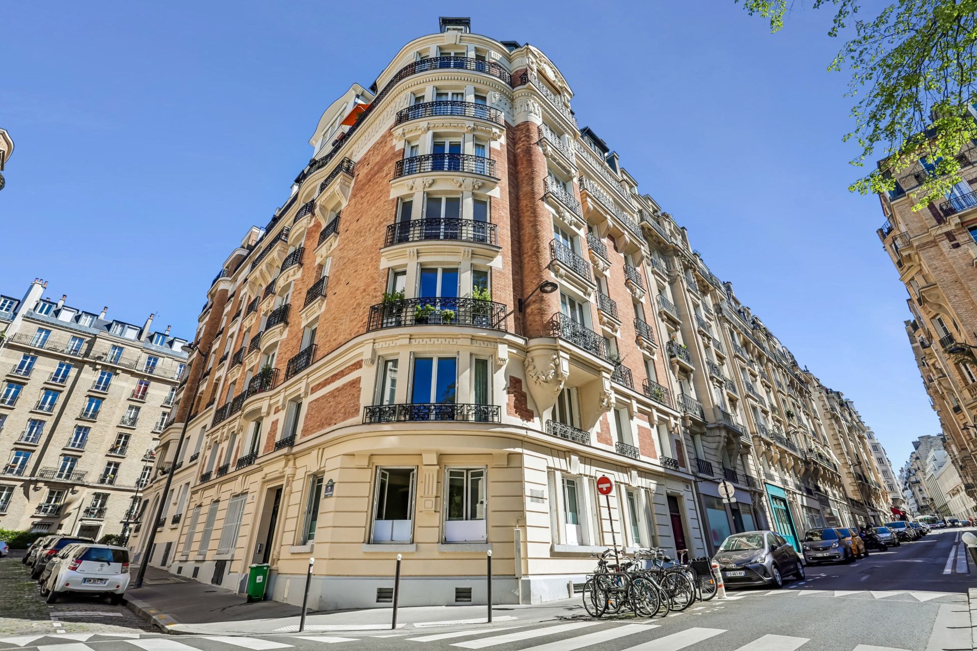 luxury apartment 4 Rooms for sale on PARIS (75018)