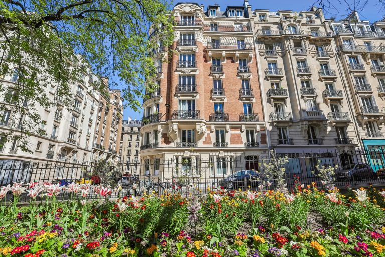 luxury apartment 4 Rooms for sale on PARIS (75018)