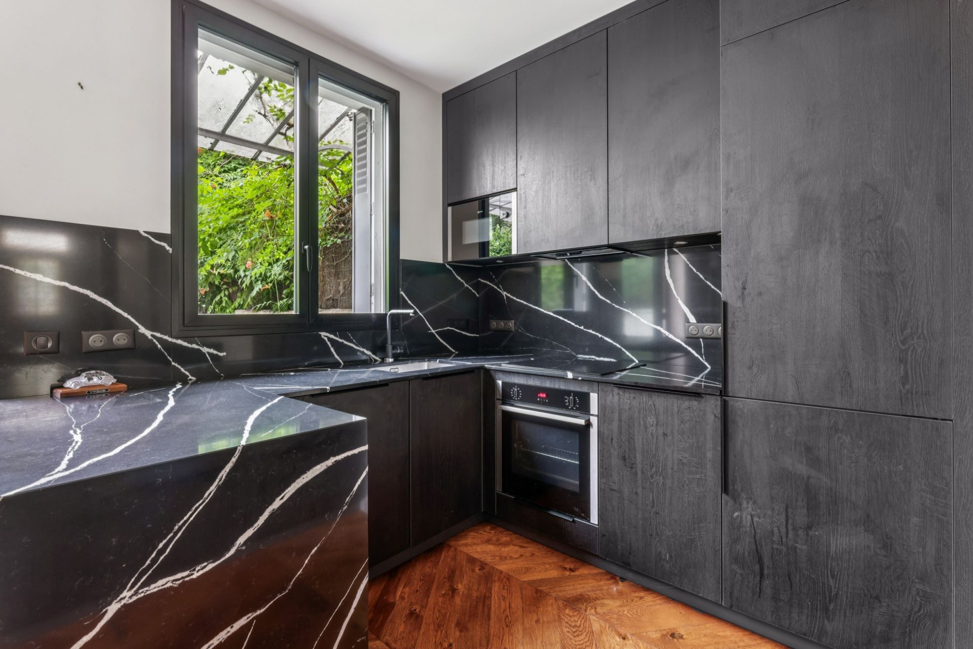 townhouse 7 Rooms for sale on PARIS (75016)