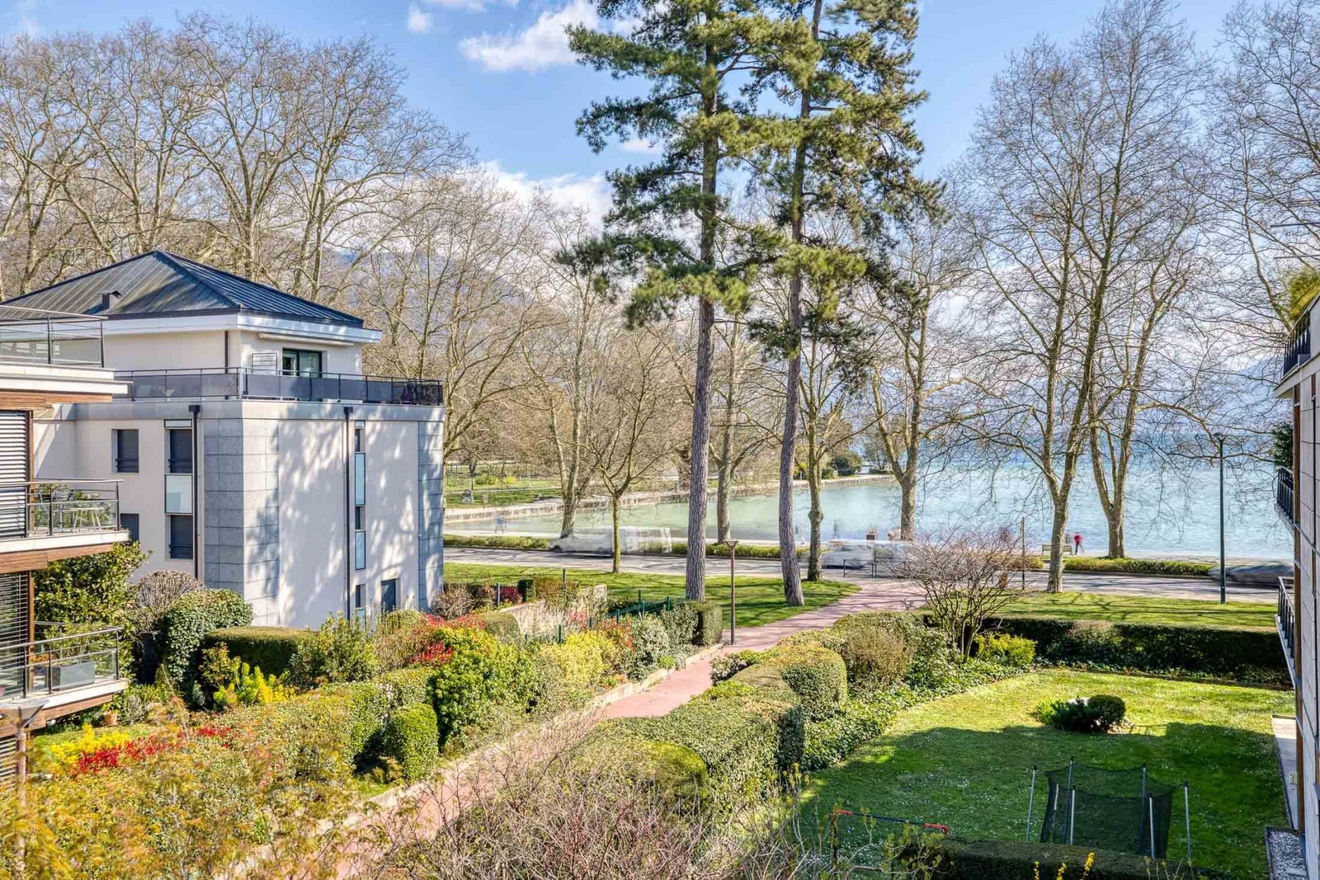 luxury apartment 4 Rooms for rent on ANNECY (74000)