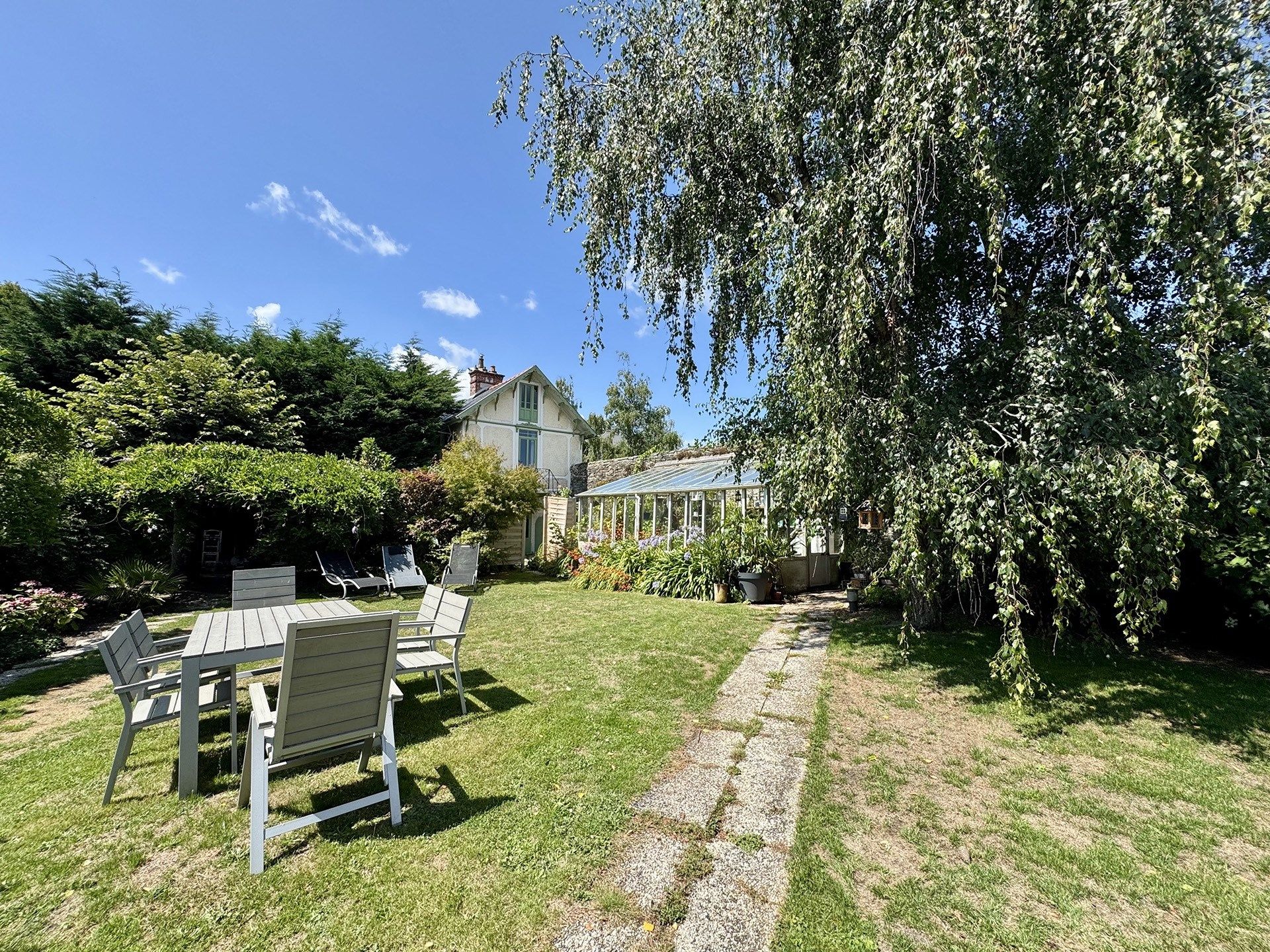 luxury house 11 Rooms for sale on MORLAIX (29600)
