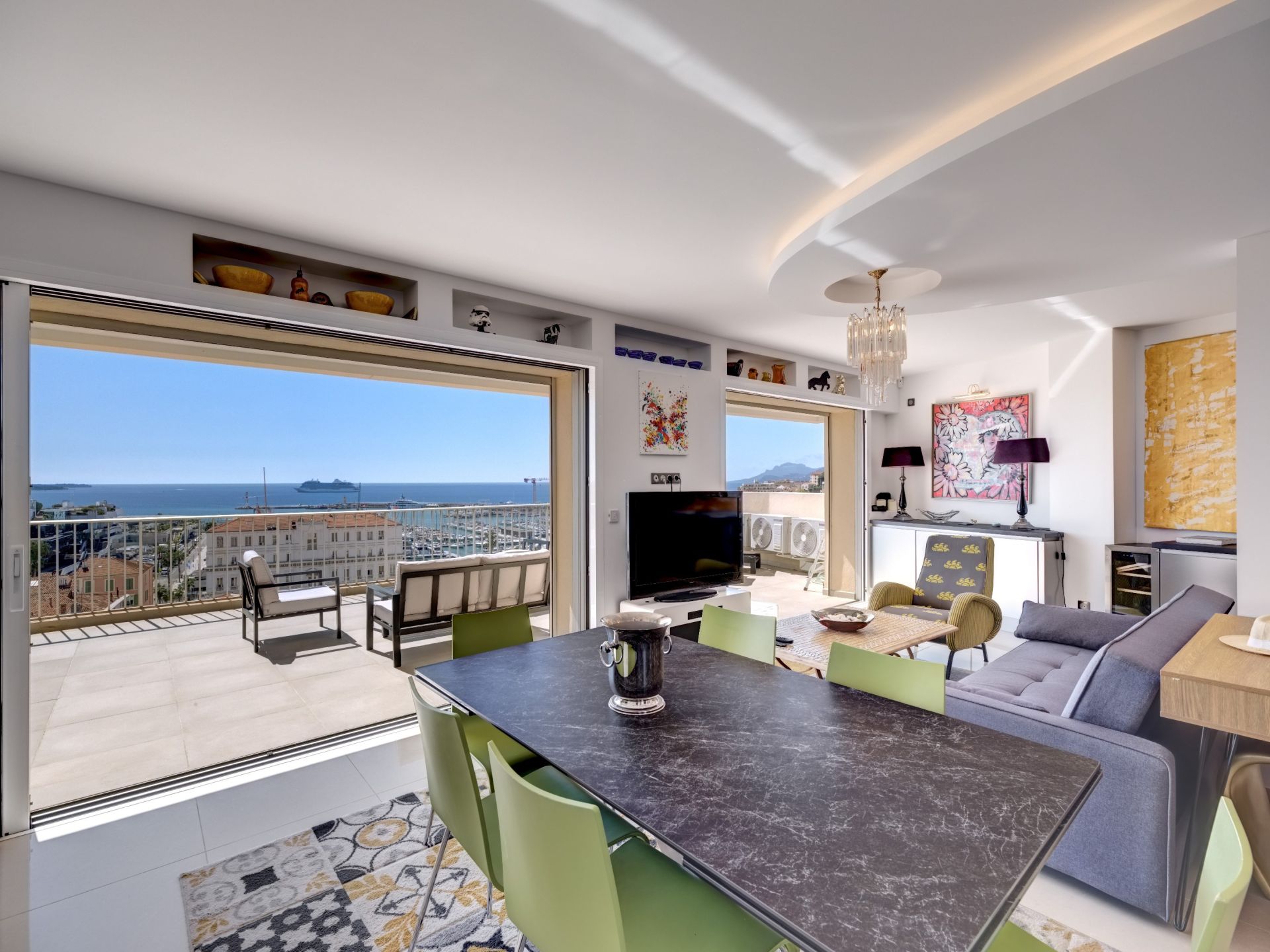 luxury apartment 3 Rooms for sale on CANNES (06400)