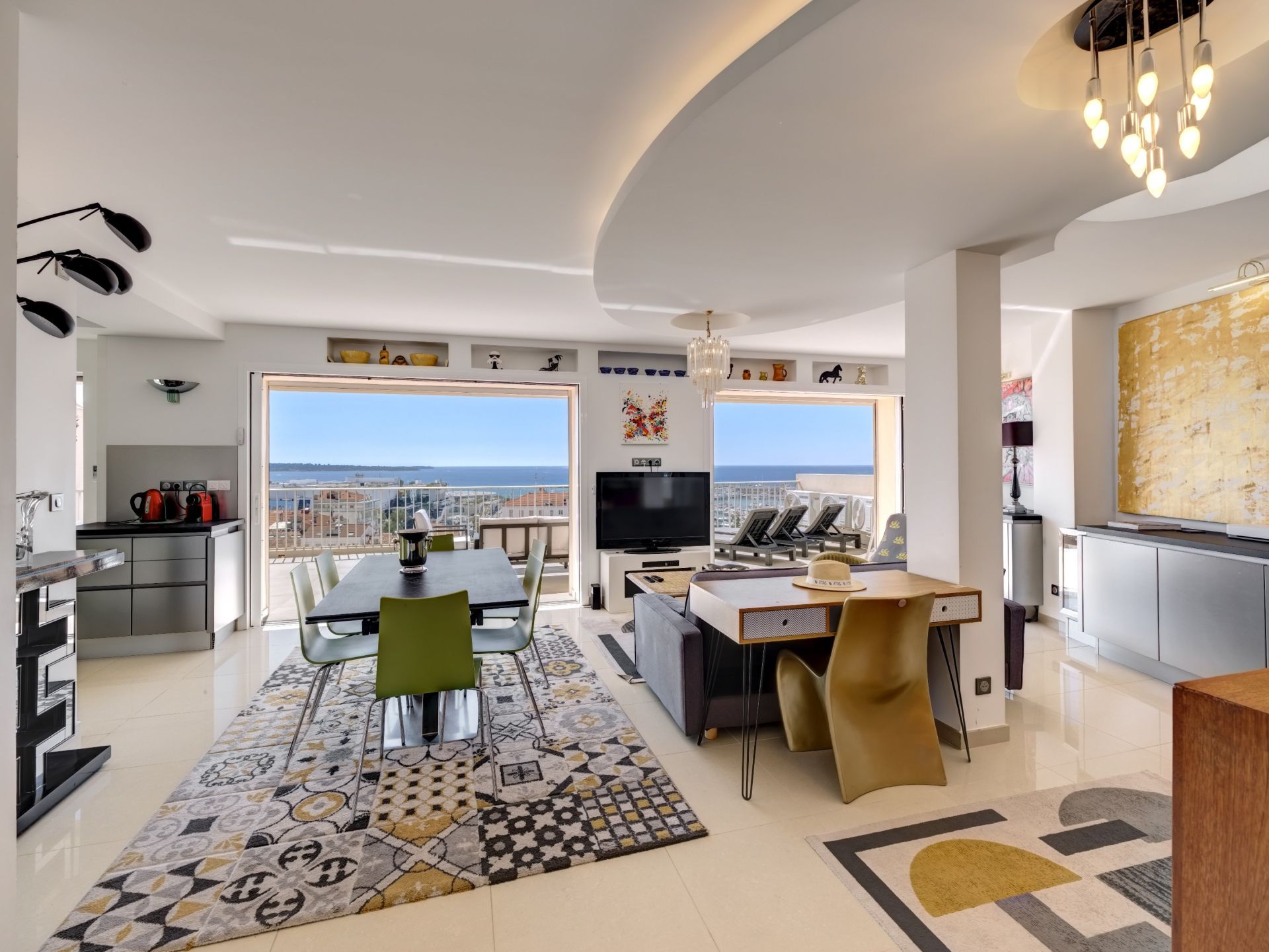 luxury apartment 3 Rooms for sale on CANNES (06400)