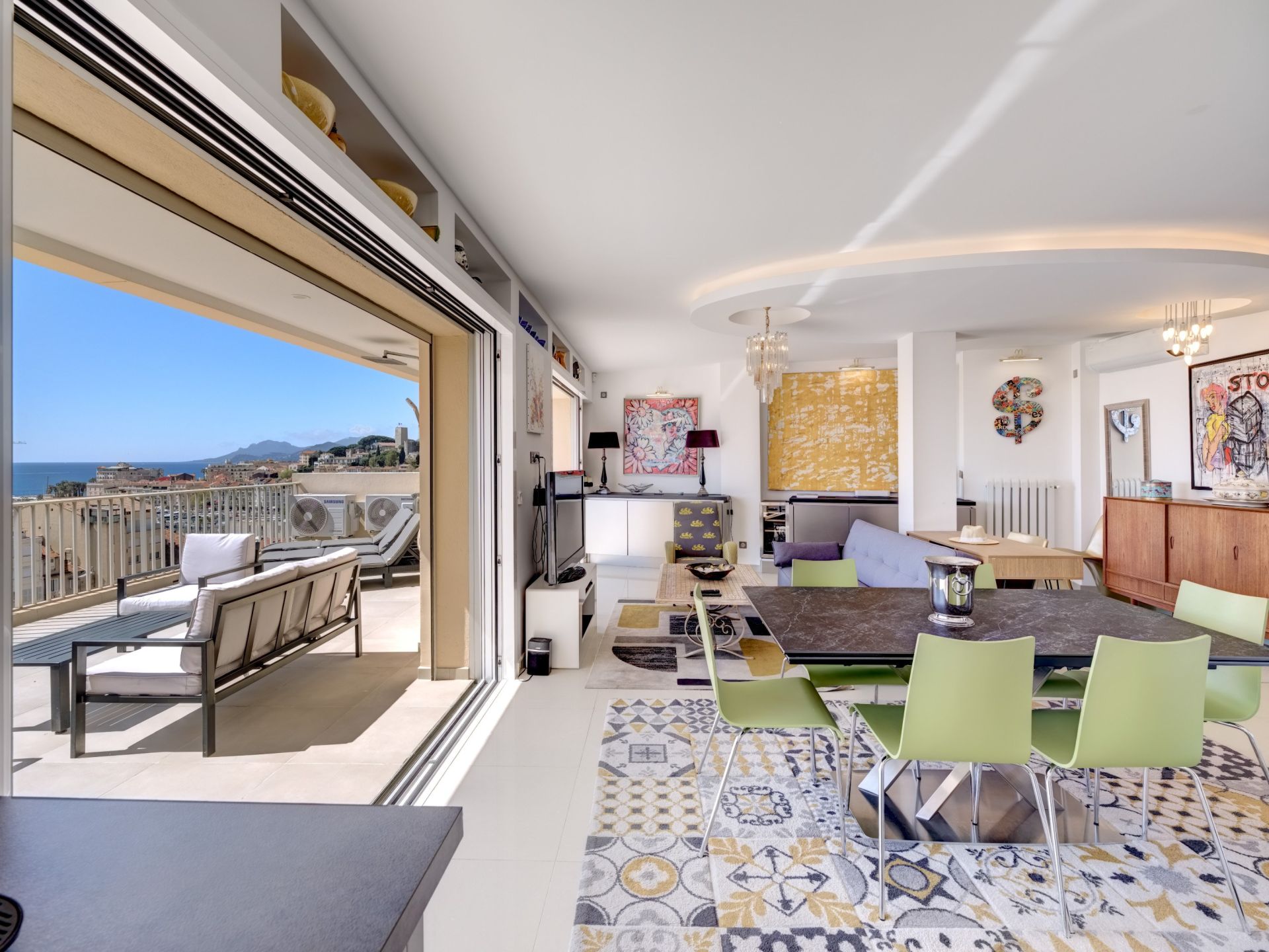 luxury apartment 3 Rooms for sale on CANNES (06400)