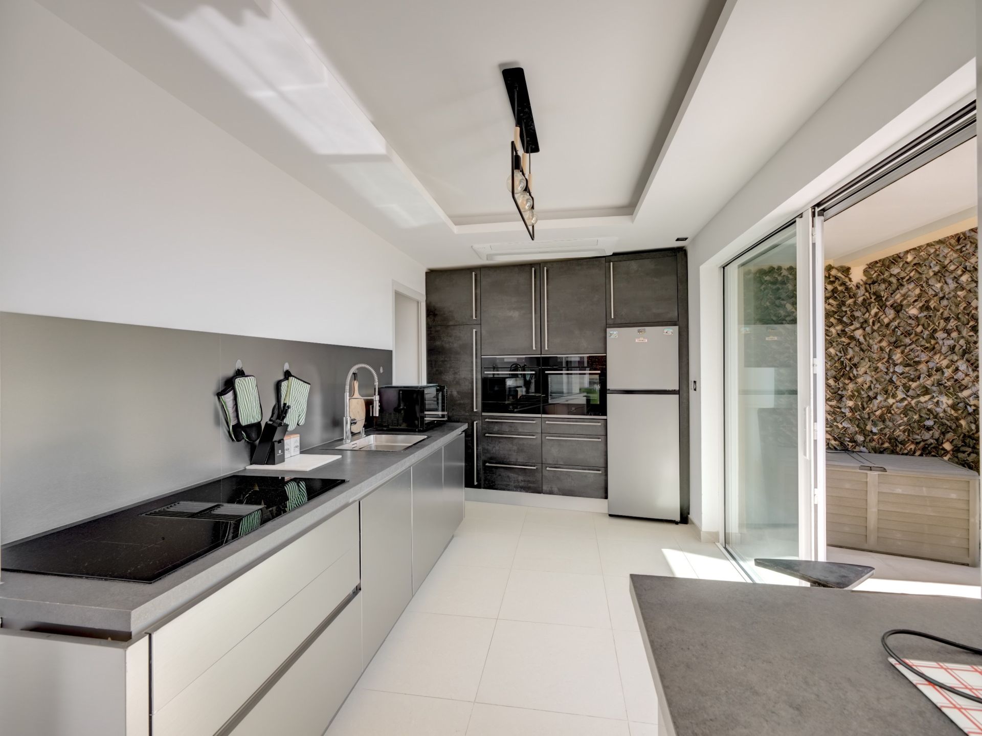 luxury apartment 3 Rooms for sale on CANNES (06400)