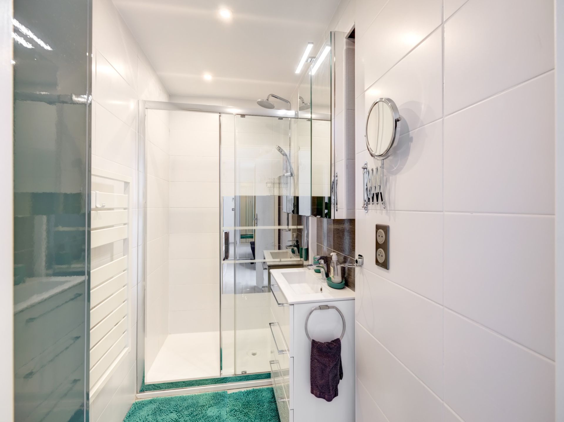 luxury apartment 3 Rooms for sale on CANNES (06400)