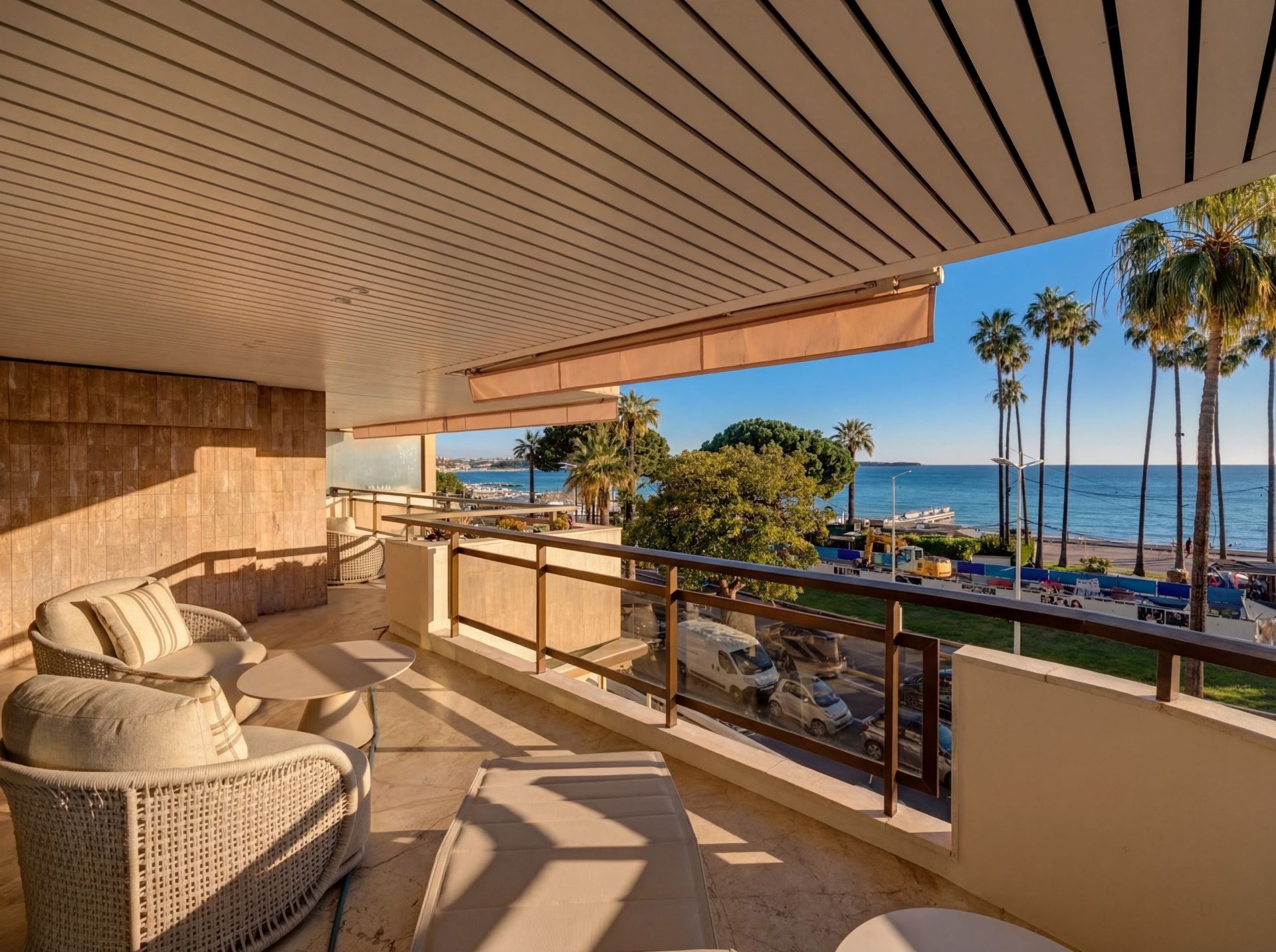 luxury apartment 6 Rooms for sale on CANNES (06400)