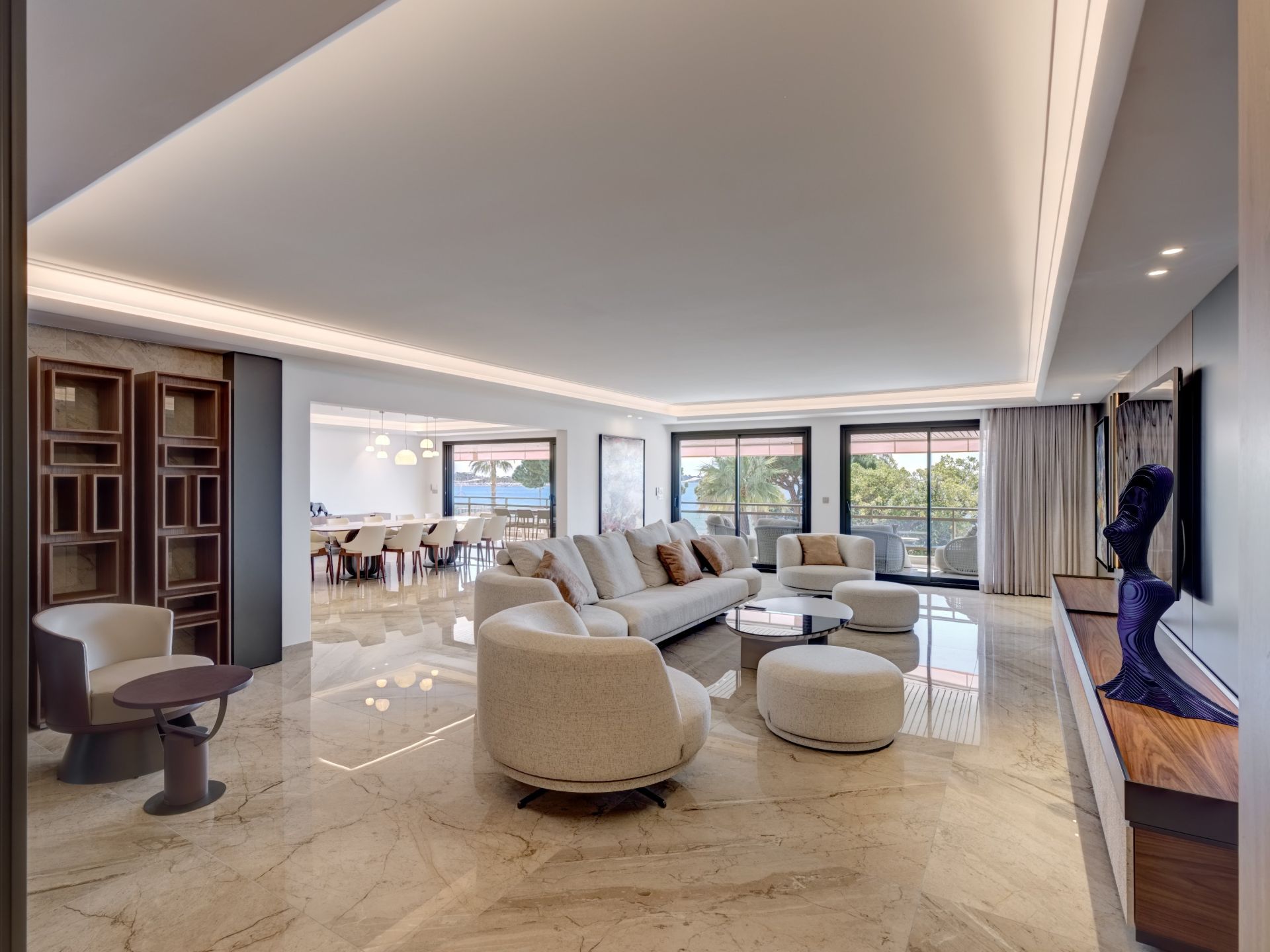 luxury apartment 6 Rooms for sale on CANNES (06400)