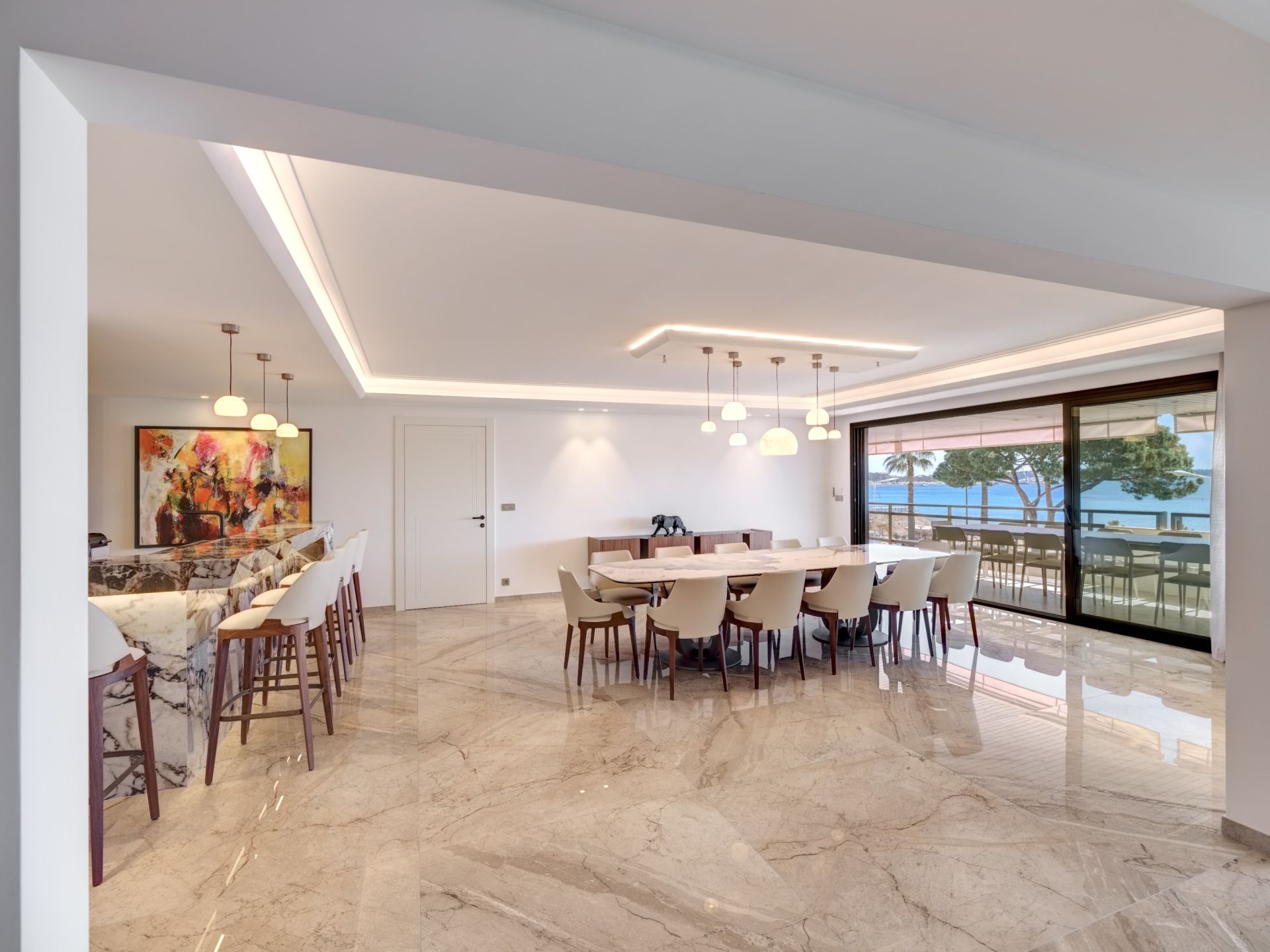 luxury apartment 6 Rooms for sale on CANNES (06400)