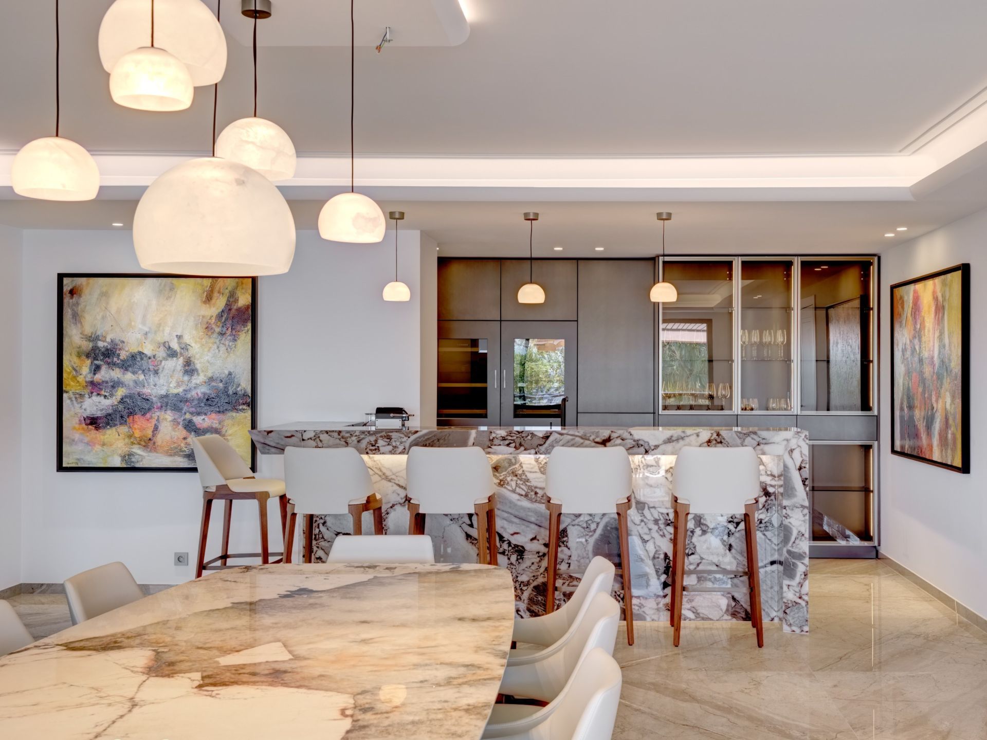 luxury apartment 6 Rooms for sale on CANNES (06400)