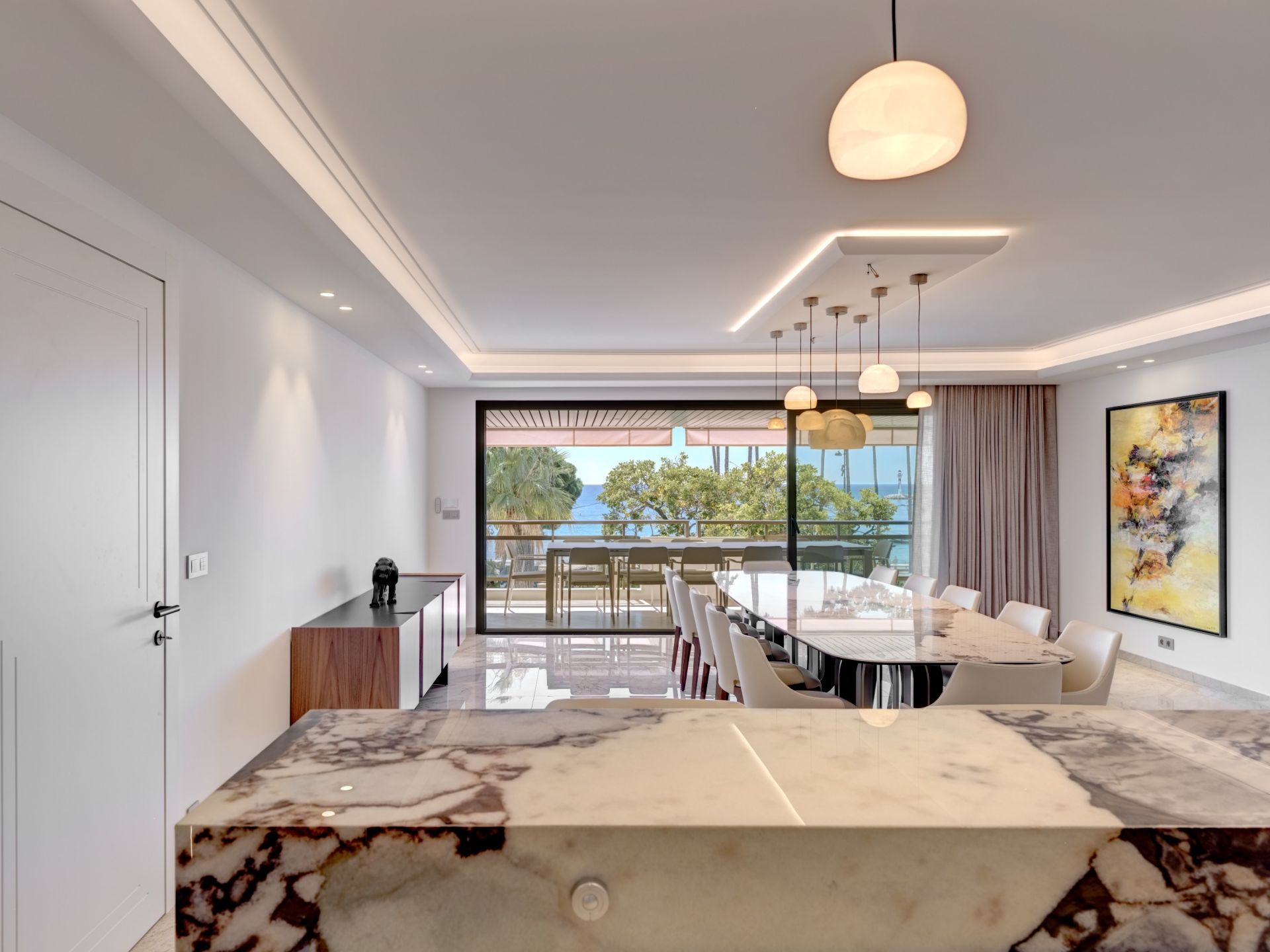 luxury apartment 6 Rooms for sale on CANNES (06400)