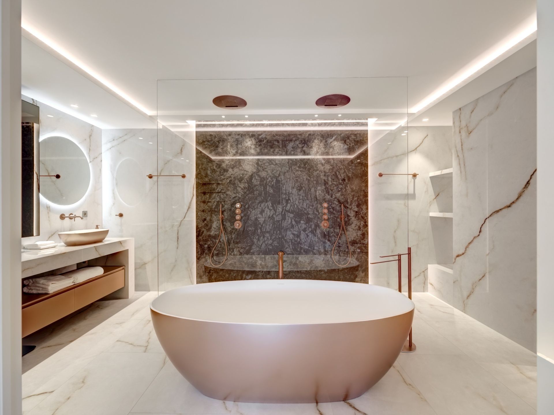 luxury apartment 6 Rooms for sale on CANNES (06400)
