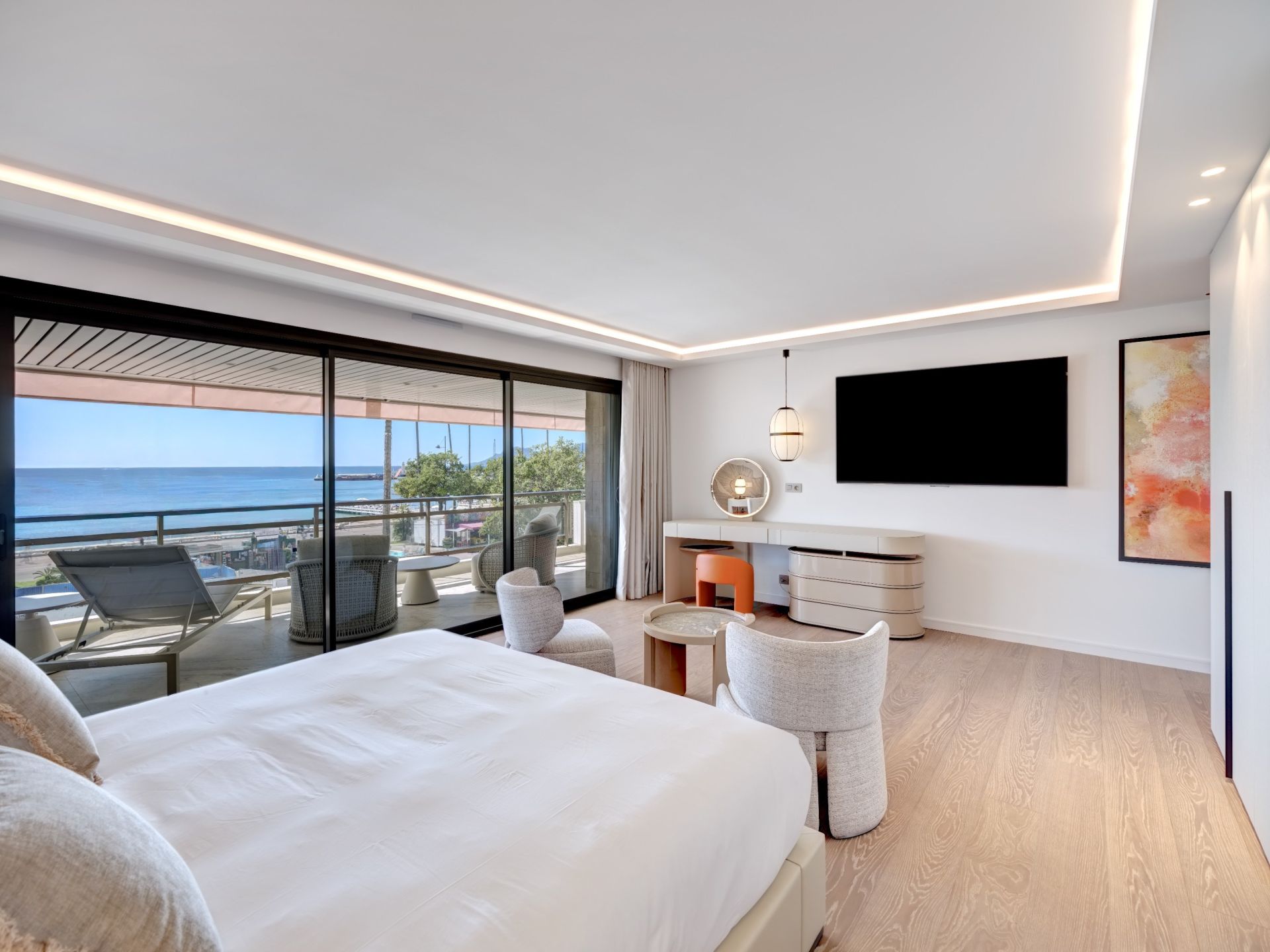 luxury apartment 6 Rooms for sale on CANNES (06400)