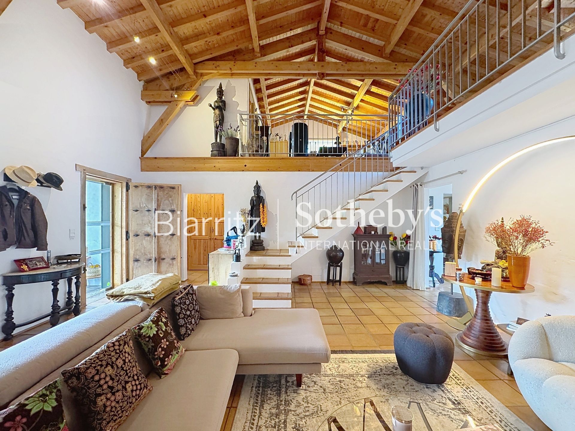 luxury house 9 Rooms for sale on ASCAIN (64310)